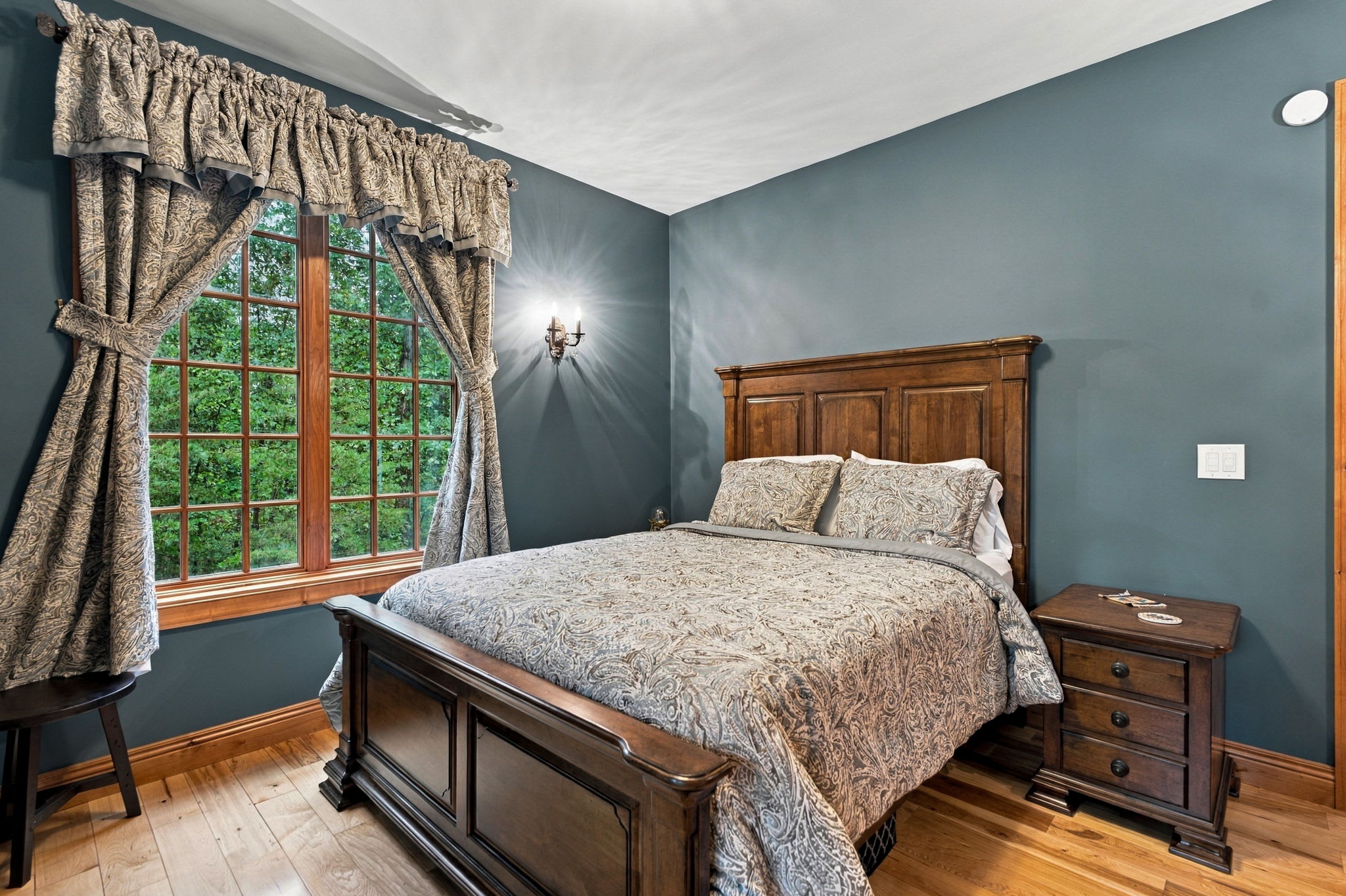 Mountain Lodge w/Theater, Gym, Music Room + Piano