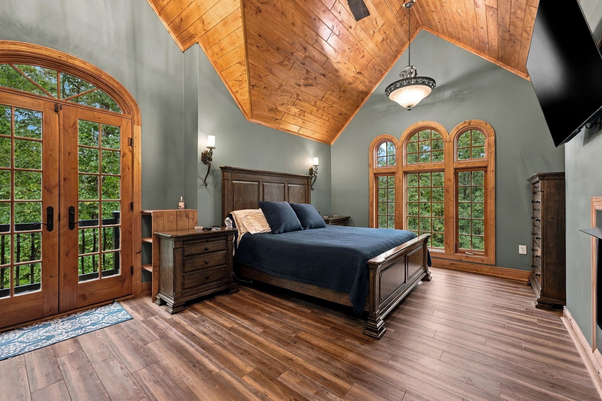Mountain Lodge w/Theater, Gym, Music Room + Piano