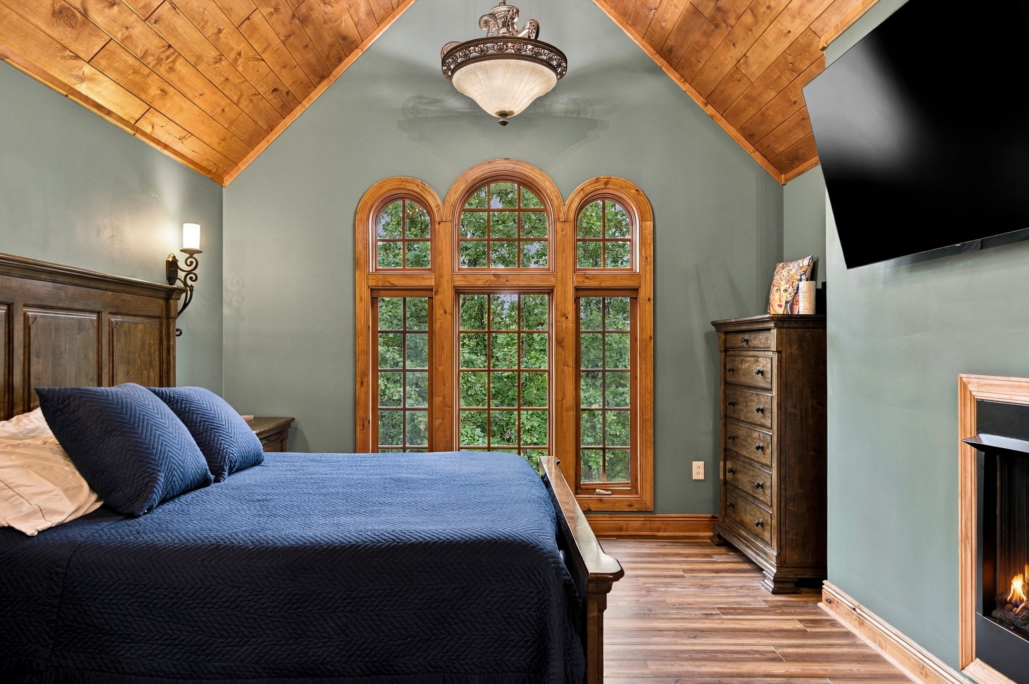 Mountain Lodge w/Theater, Gym, Music Room + Piano