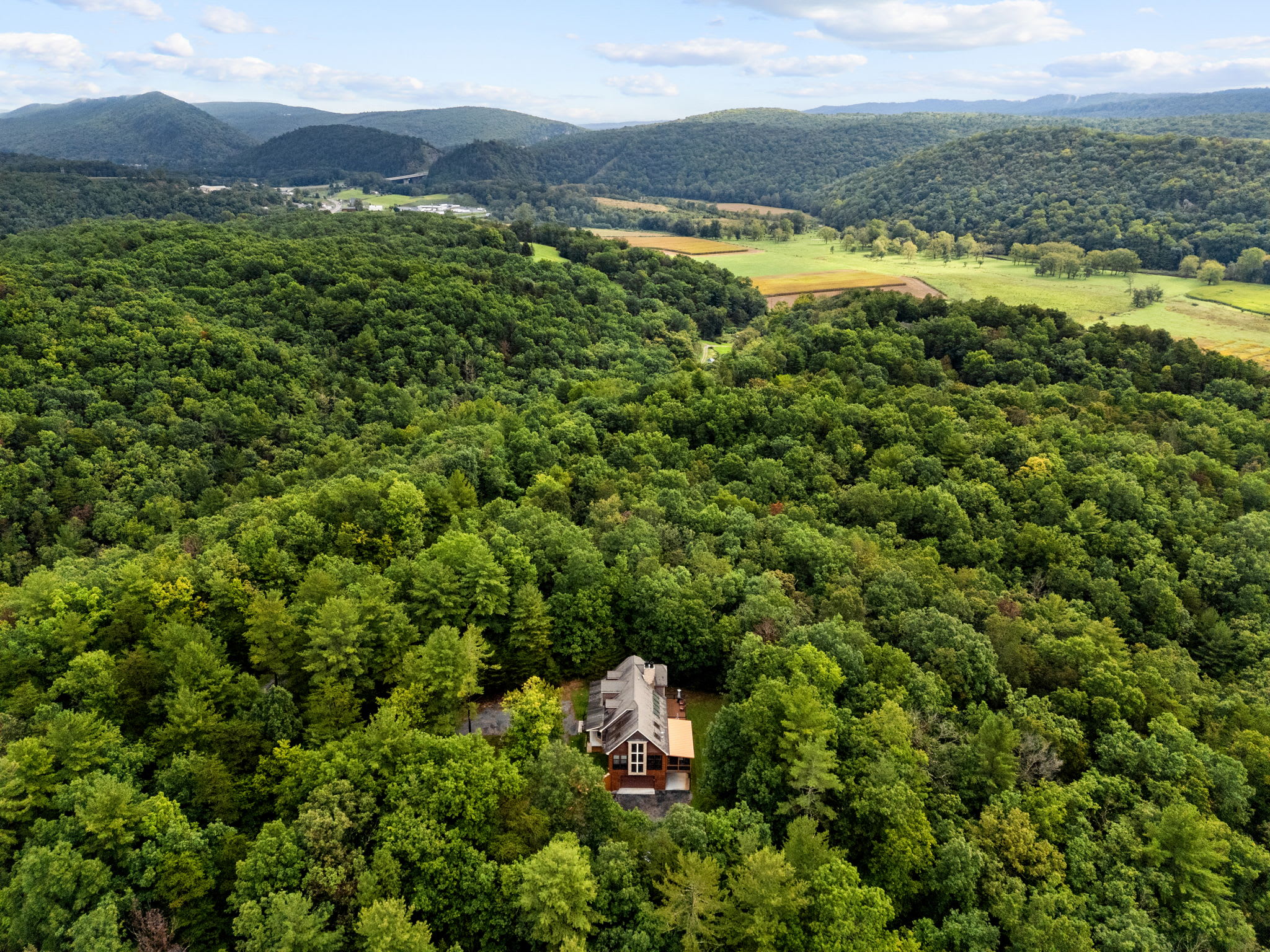 Mountain Lodge w/Theater, Gym, Music Room + Piano