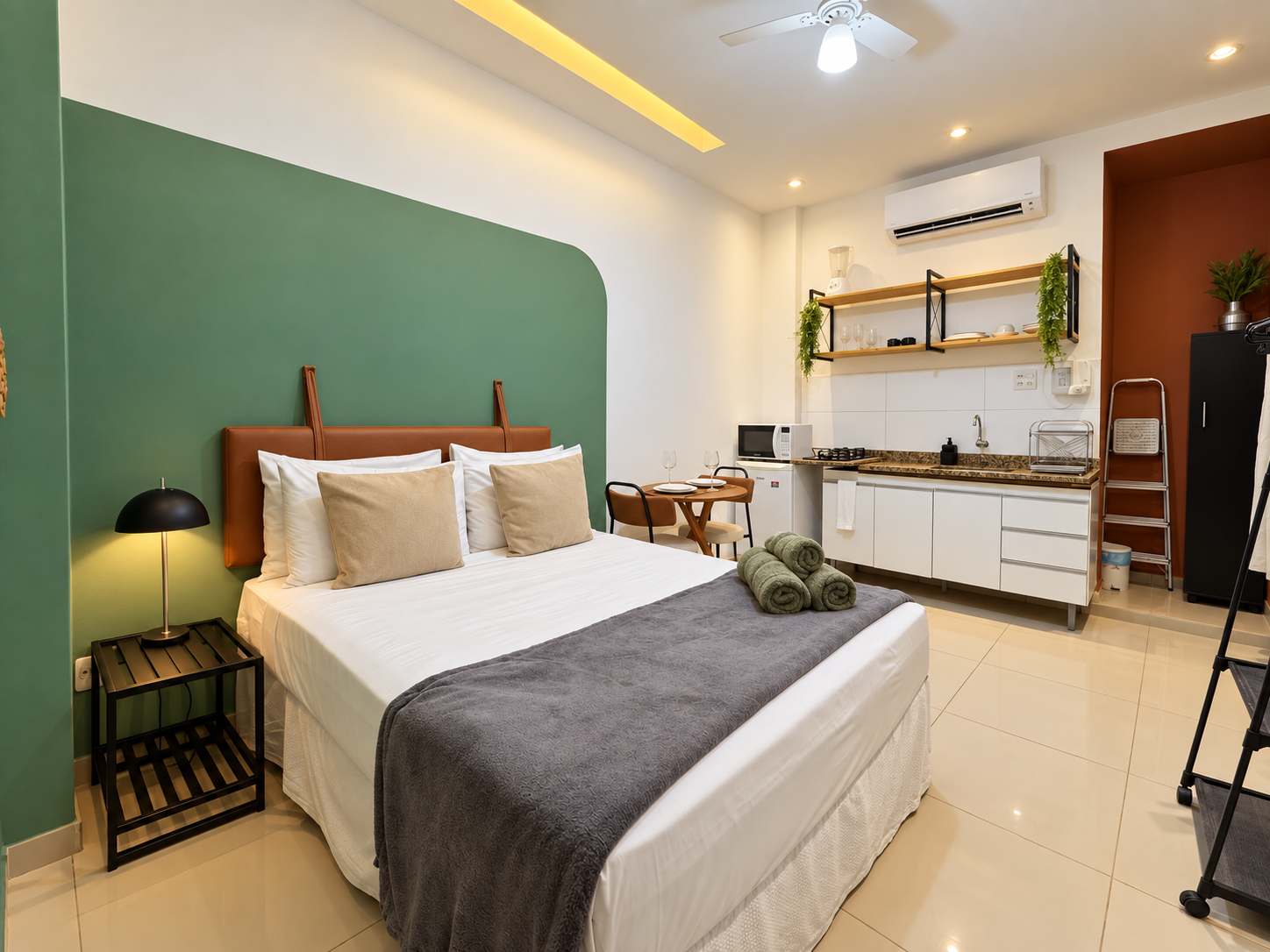Copacabana Studio Steps to Beach Full Kitchen — Rio de Janeiro, Rio de Janeiro — vacation rental