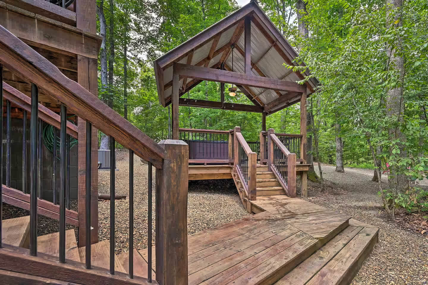 Classic! Away From It All! Hot Tub-Firepit-Arcade!