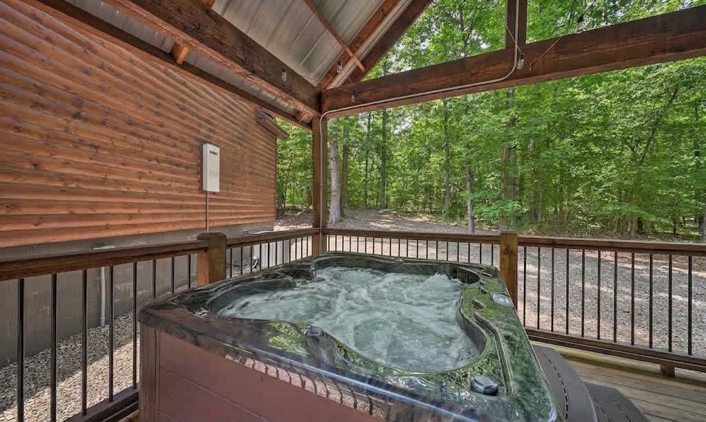 Classic! Away From It All! Hot Tub-Firepit-Arcade!