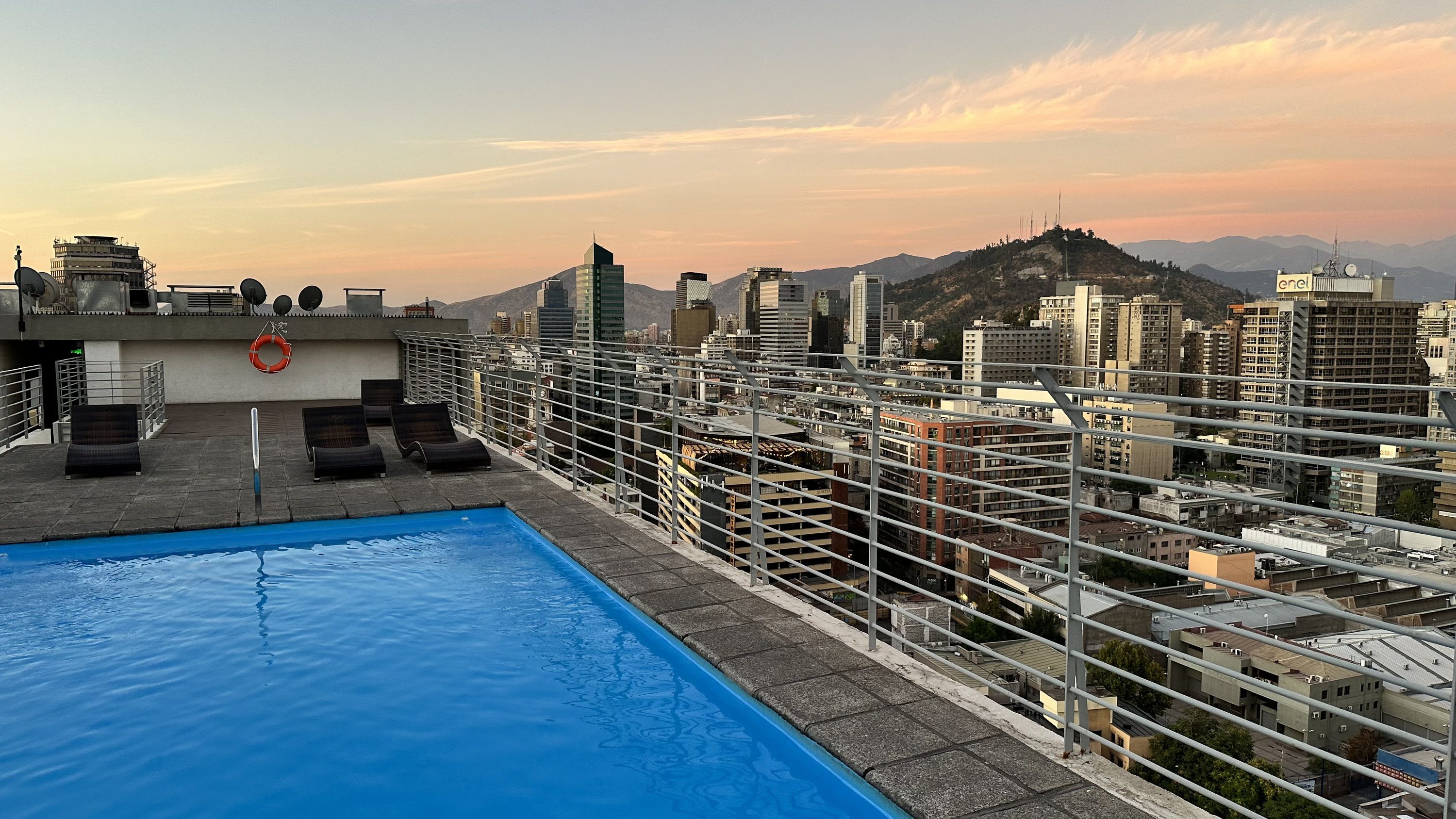 Panoramic Loft Paris-Londres Area - A/C & Pool