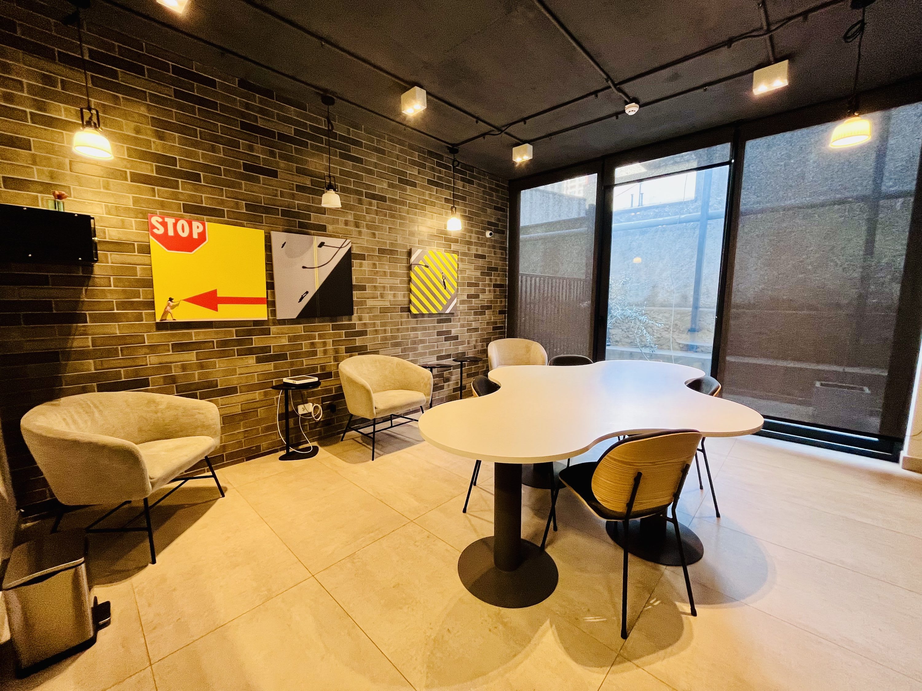 Modern Morande Studio - Cowork, Laundry & Pool