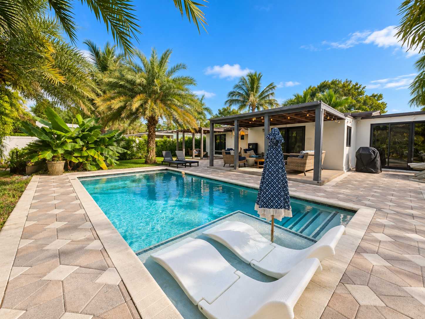 Walk 2 Wilton Drive | Heated Pool | 3mi to Beach!