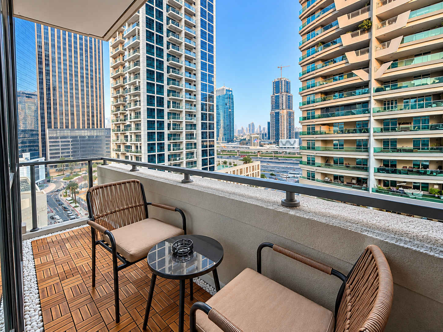Luxury 1 Bedroom Apartment with Pool and Gym in Dubai Marina - Image 28