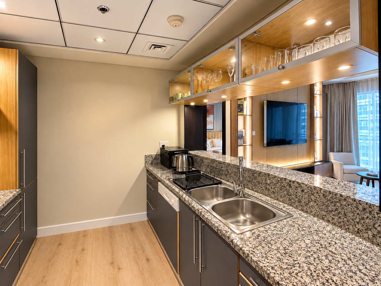 Luxury 1 Bedroom Apartment with Pool and Gym in Dubai Marina - Image 10