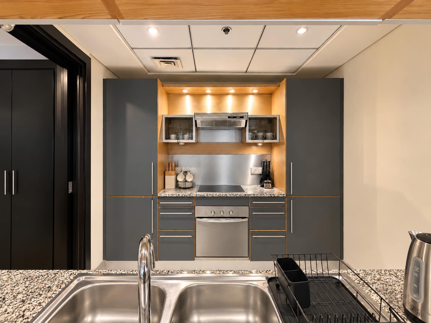 Luxury 1 Bedroom Apartment with Pool and Gym in Dubai Marina - Image 11