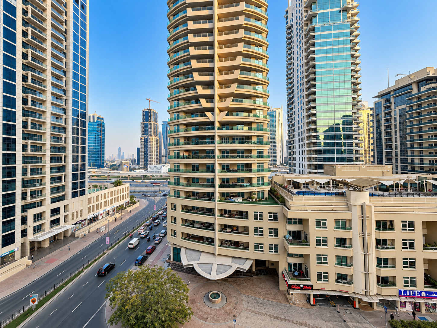 Luxury 1 Bedroom Apartment with Pool and Gym in Dubai Marina - Image 33