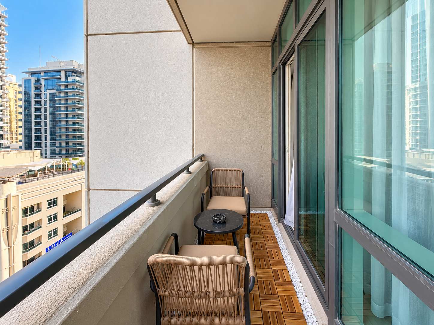 Luxury 1 Bedroom Apartment with Pool and Gym in Dubai Marina - Image 27