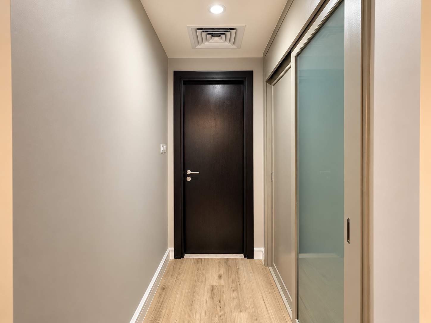Luxury 1 Bedroom Apartment with Pool and Gym in Dubai Marina - Image 13
