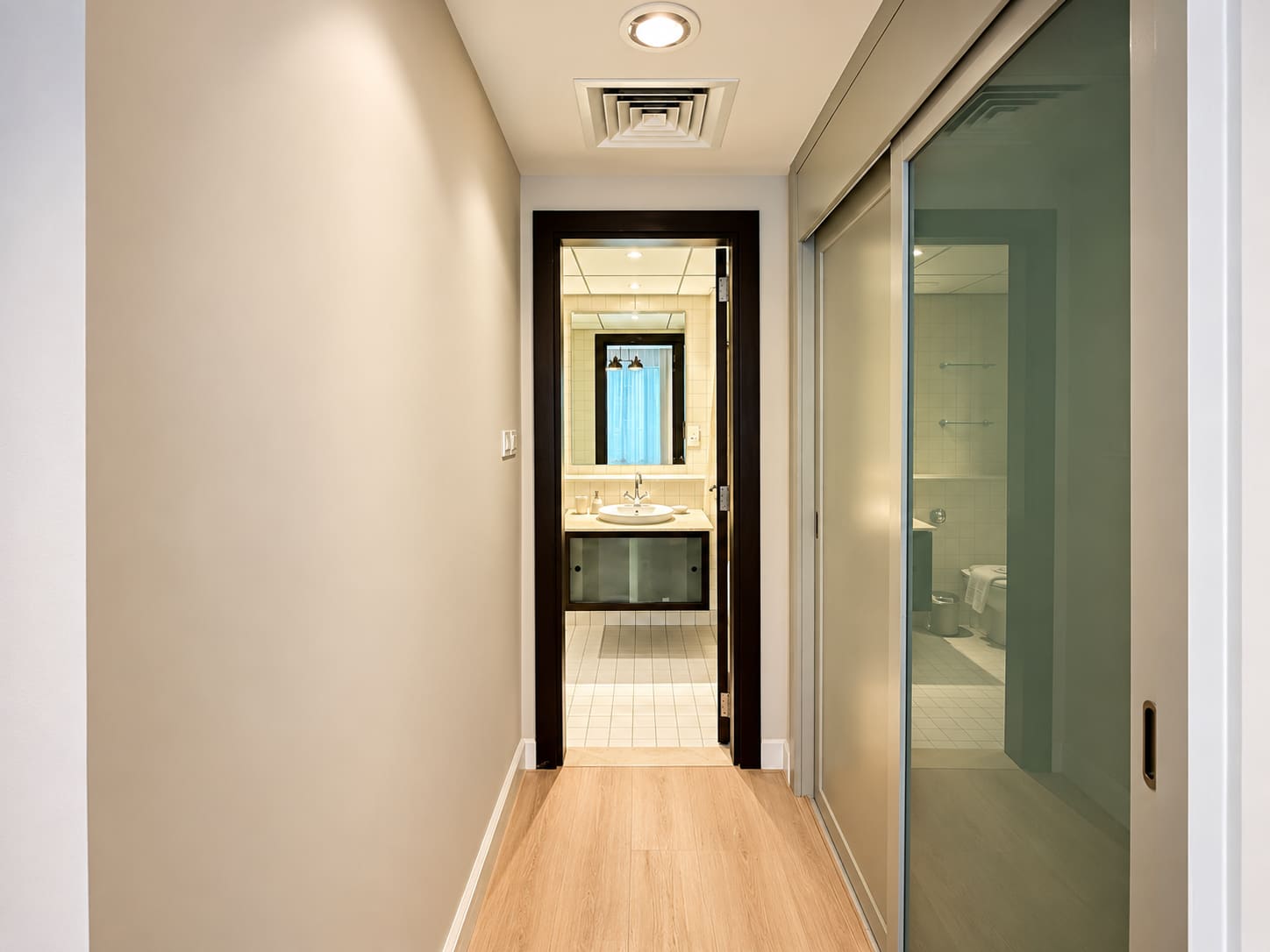 Luxury 1 Bedroom Apartment with Pool and Gym in Dubai Marina - Image 23