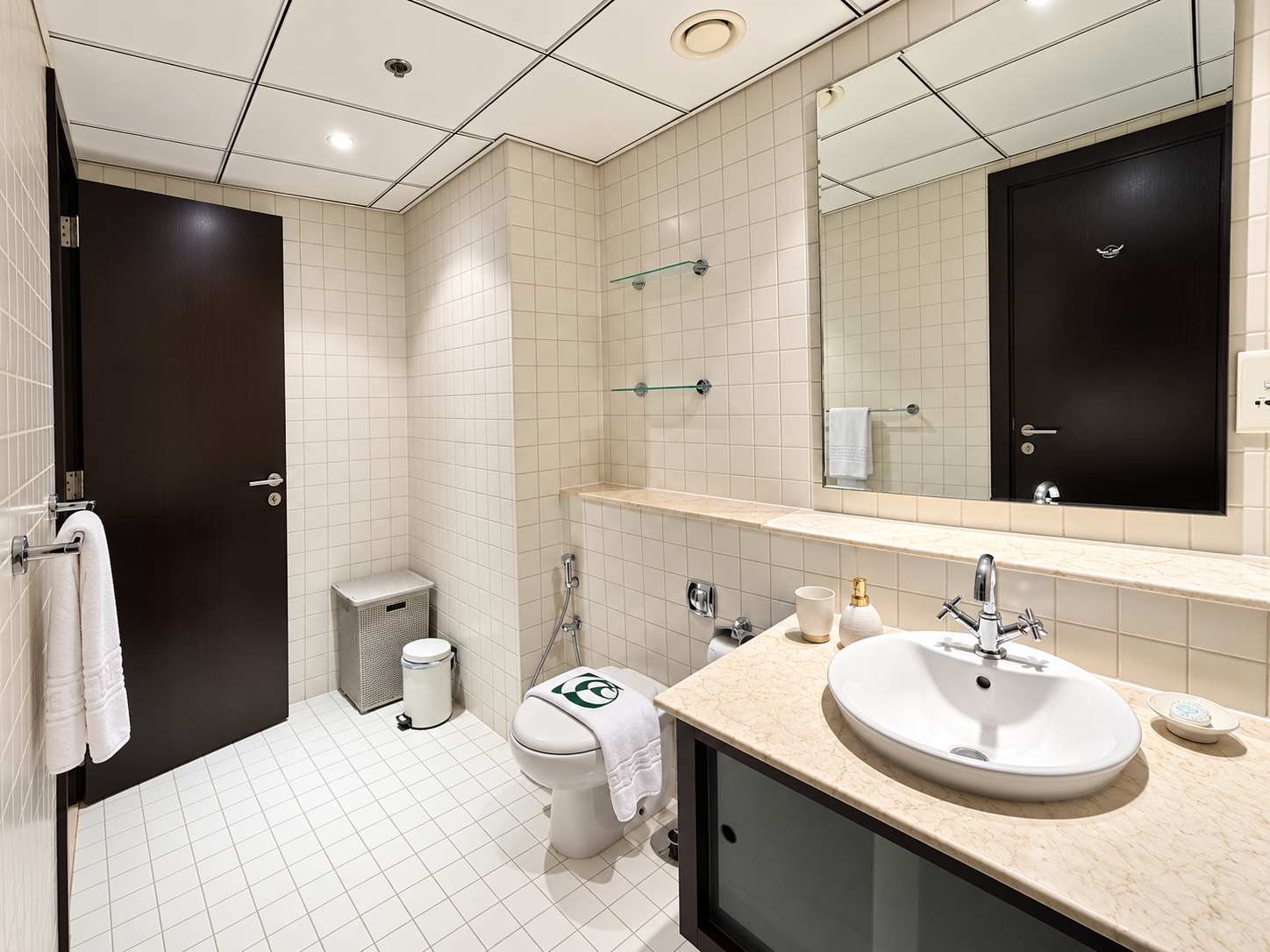Luxury 1 Bedroom Apartment with Pool and Gym in Dubai Marina - Image 25