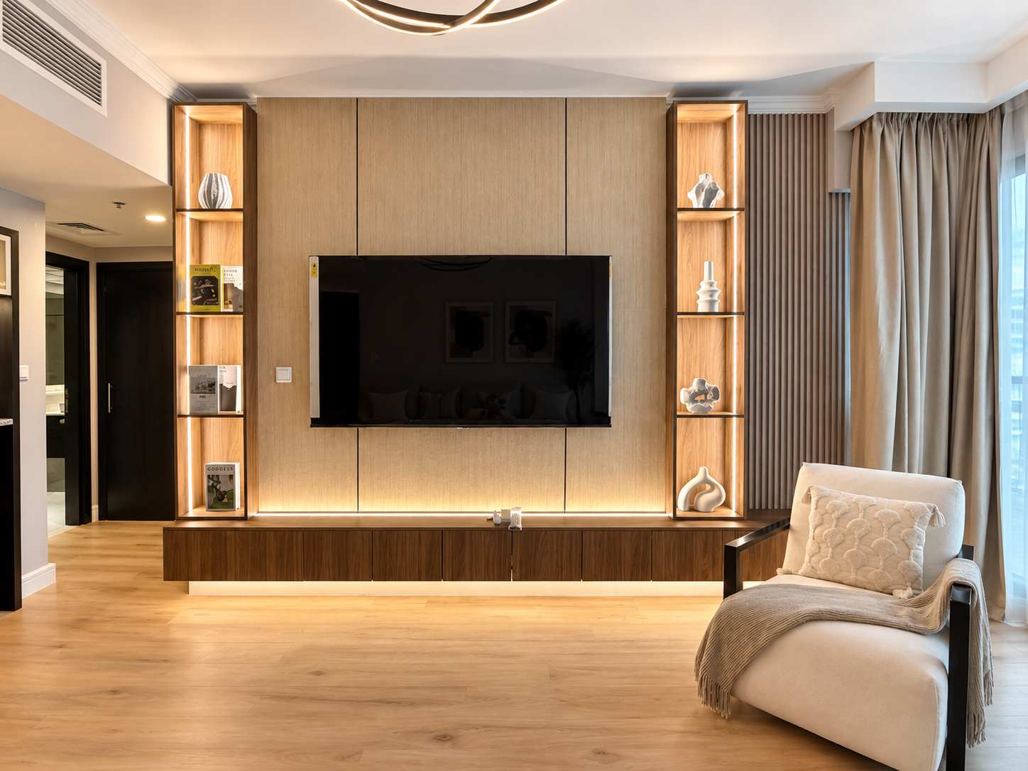 Luxury 1 Bedroom Apartment with Pool and Gym in Dubai Marina - Image 6