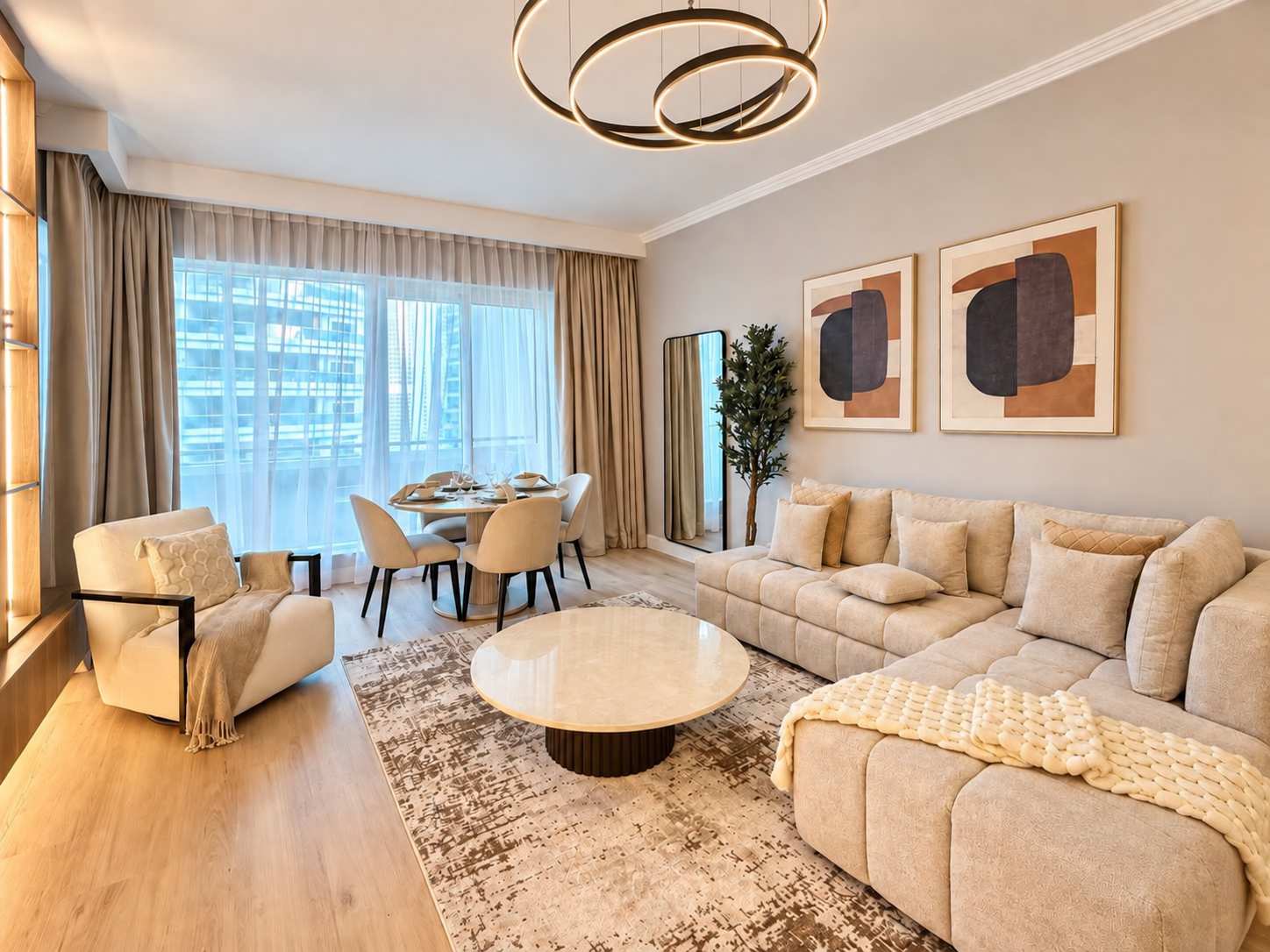 Luxury 1 Bedroom Apartment with Pool and Gym in Dubai Marina - Image 1