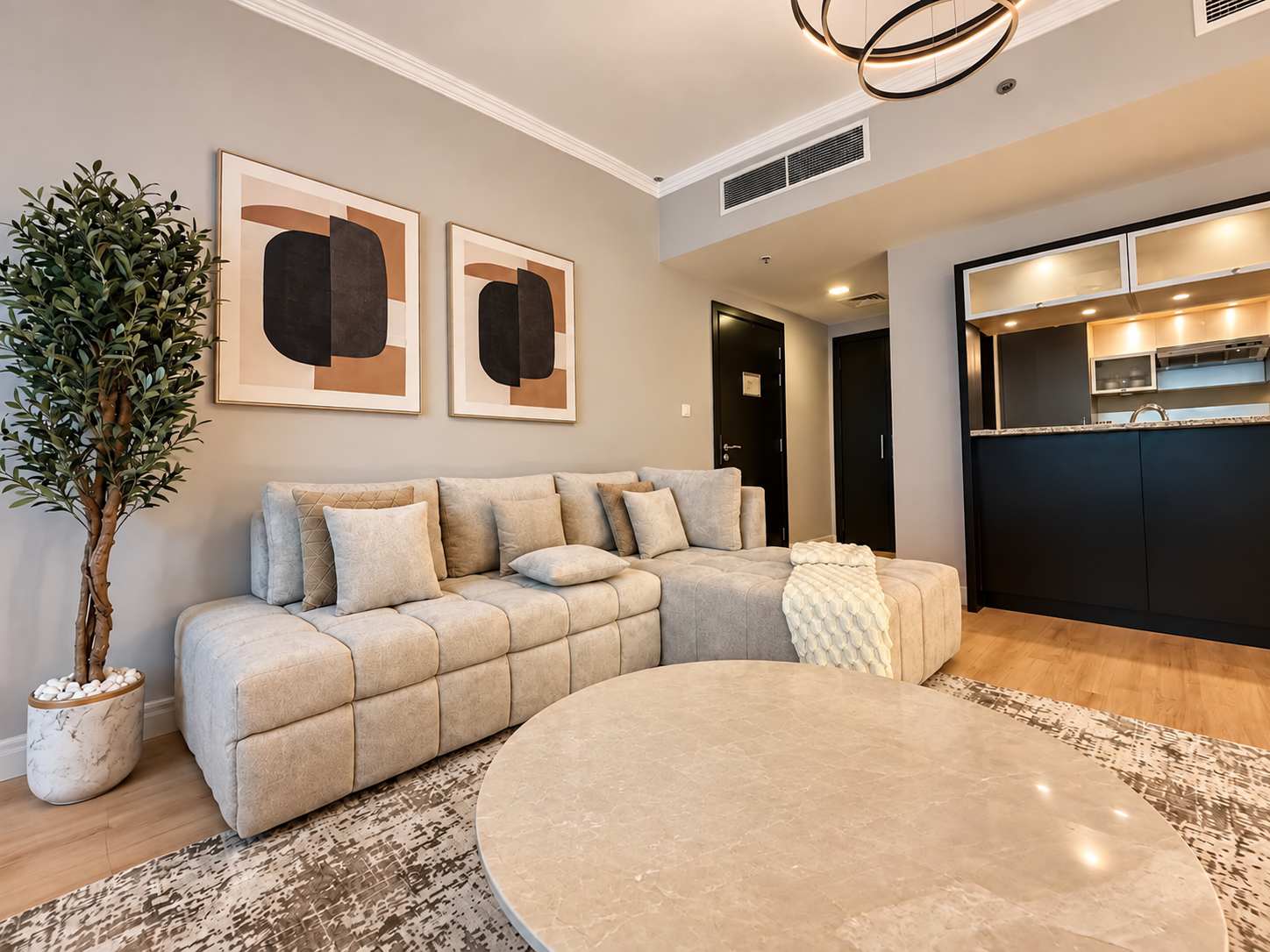 Luxury 1 Bedroom Apartment with Pool and Gym in Dubai Marina - Image 3