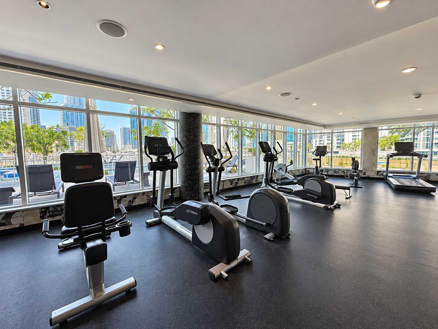 Luxury 1 Bedroom Apartment with Pool and Gym in Dubai Marina - Image 31
