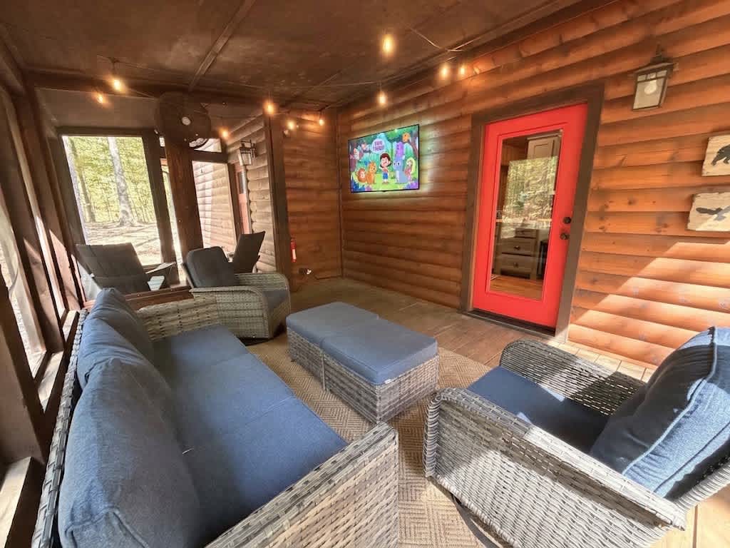 Classic! Away From It All! Hot Tub-Firepit-Arcade!