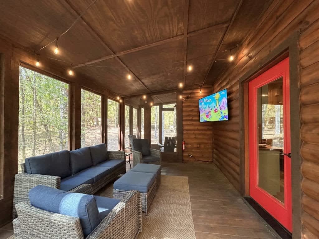 Classic! Away From It All! Hot Tub-Firepit-Arcade!