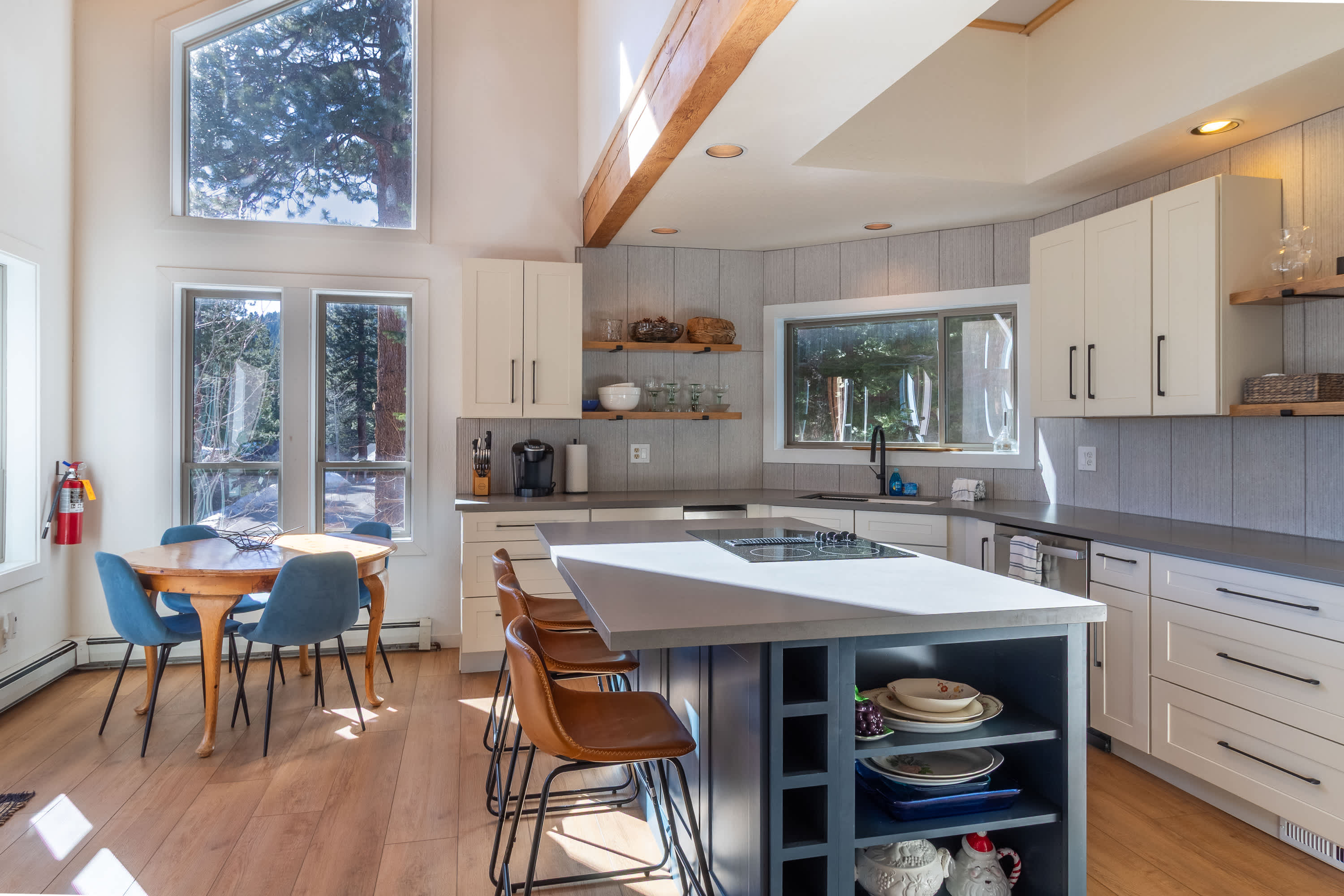 Full size kitchen with table seating for 4 and bar seating for 4, great for entertaining