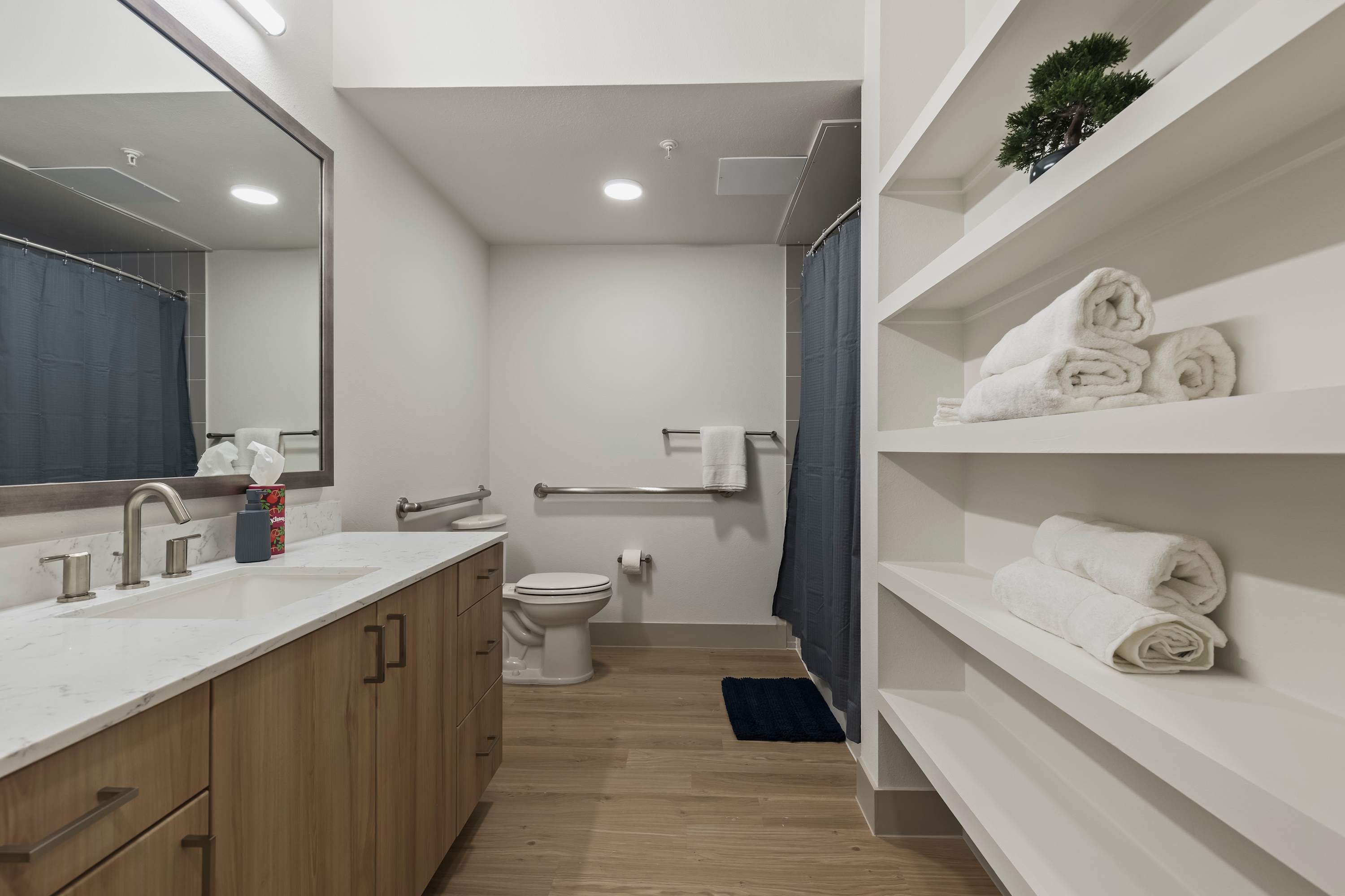 Indigo Bloom | Downtown Modern + Gym*ADA Access