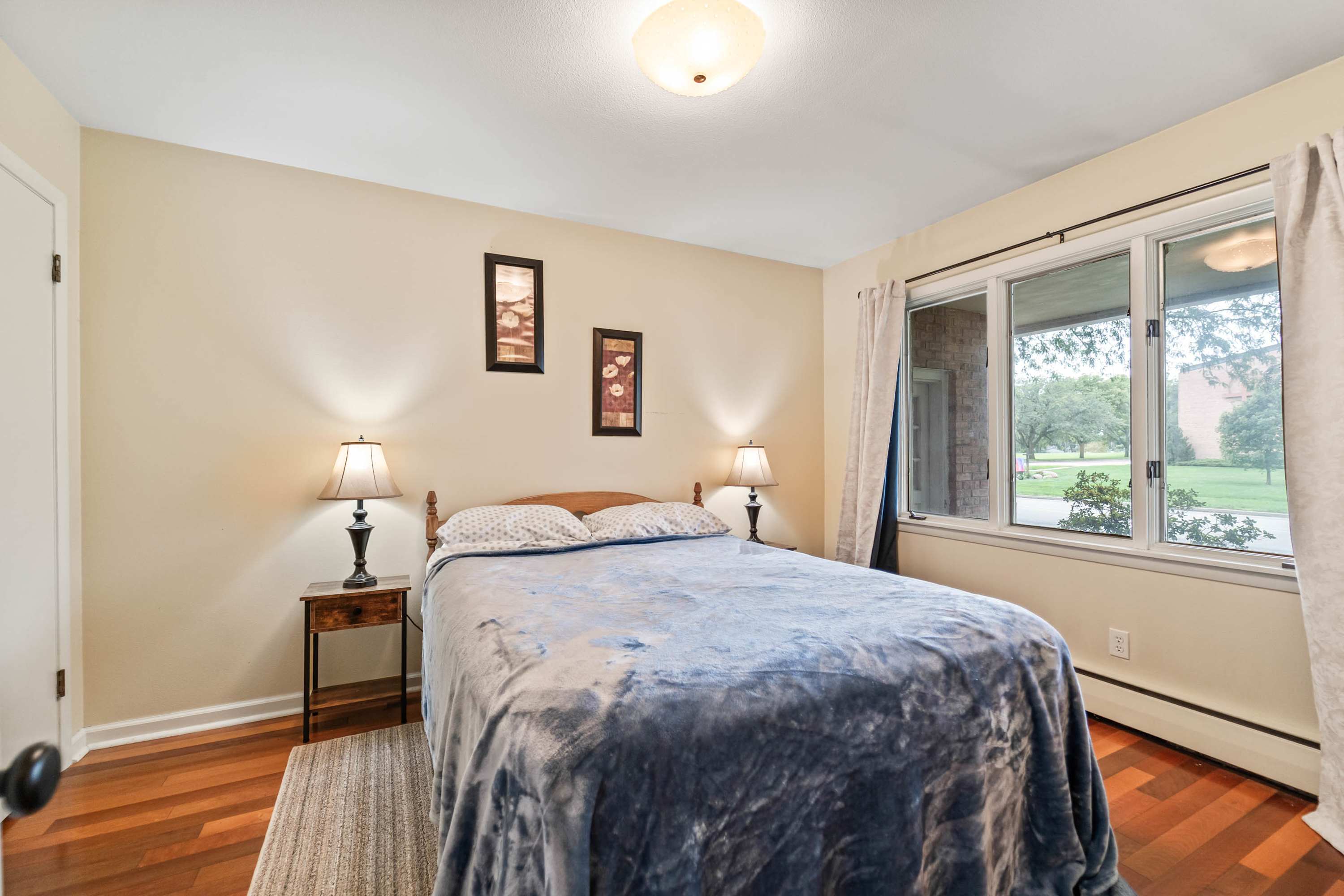 5BR/1 full-2 half bath, Sleeps 10 | 5 mins drive to ISU