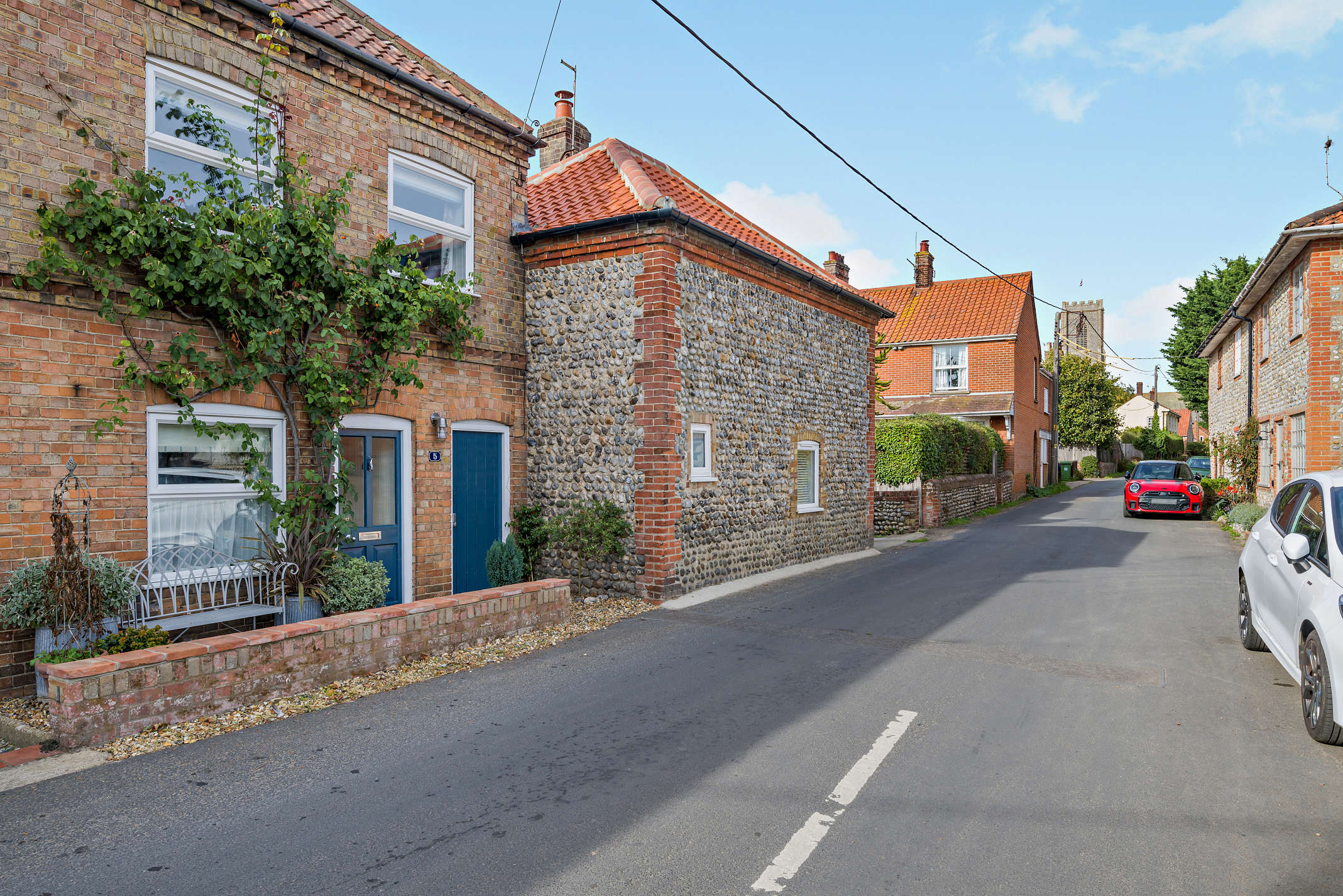 Silk Weaver's Cottage – photo 27
