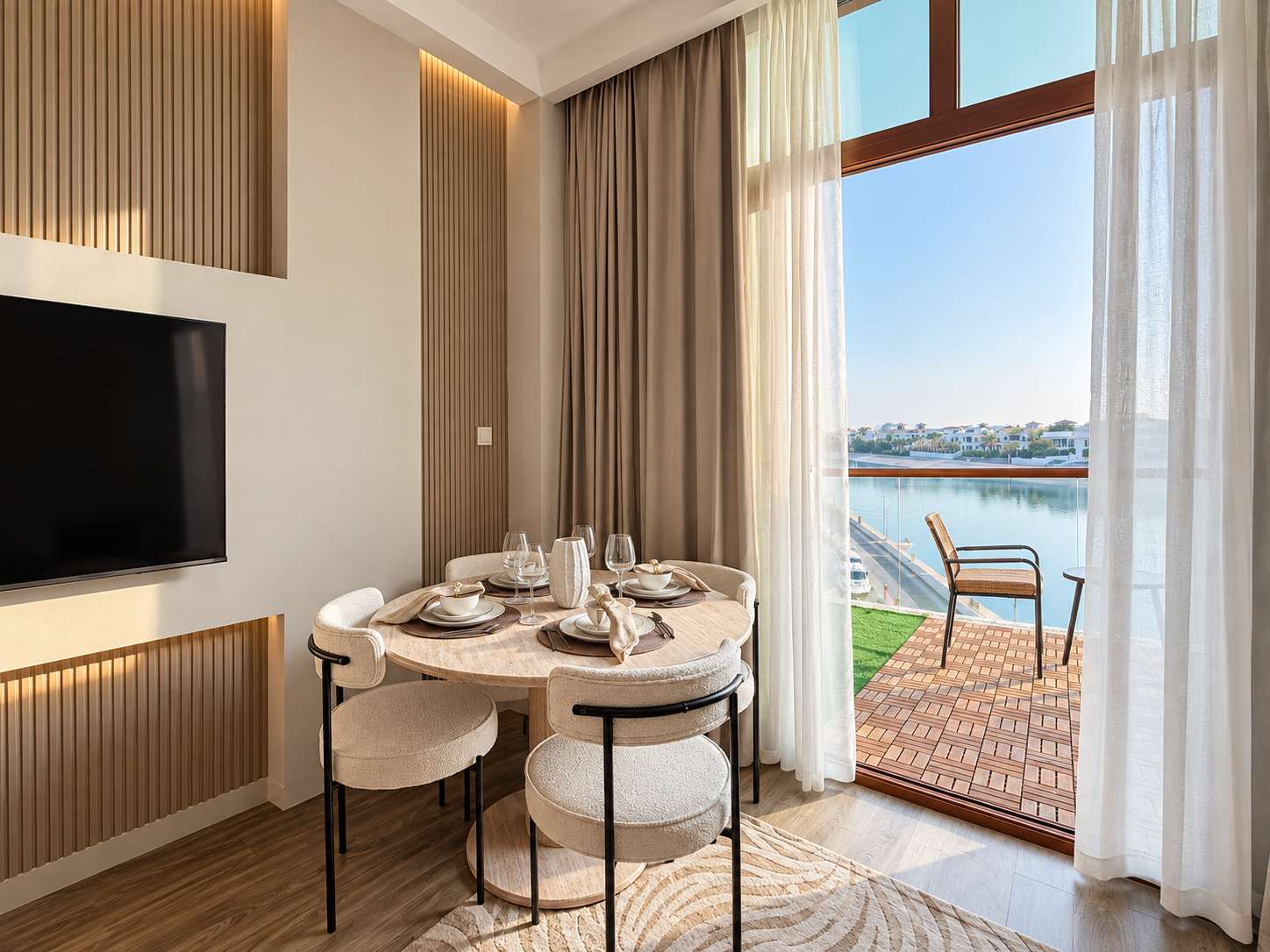 Stunning Sea View Apartment with Pool and Gym in Dubai - Image 6
