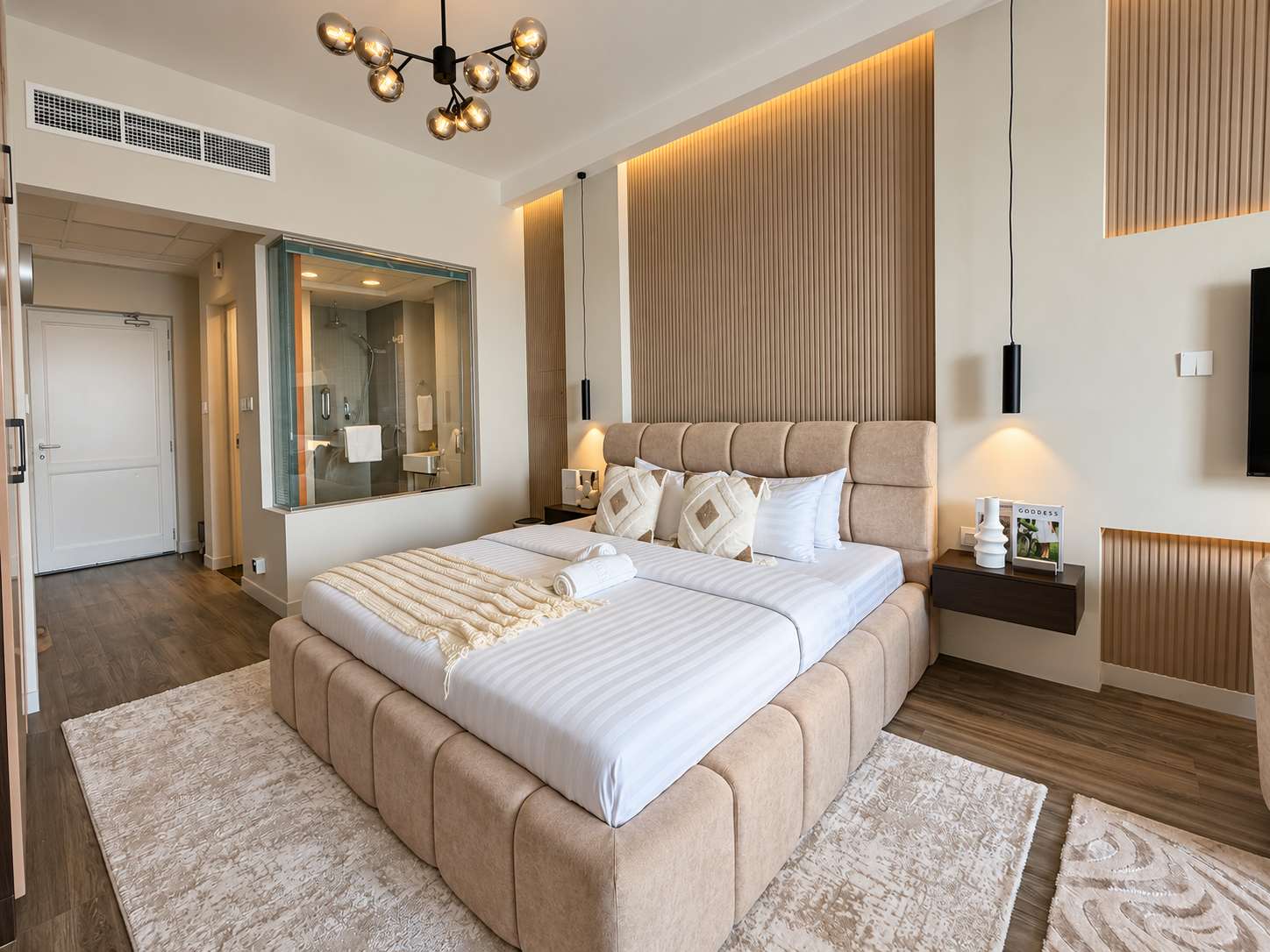 Stunning Sea View Apartment with Pool and Gym in Dubai - Image 9