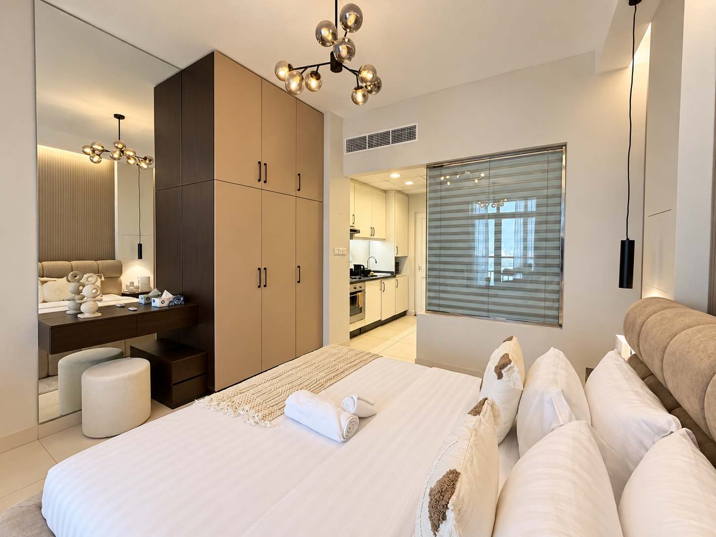 Luxury Palm Views East Apartment with Pool and Gym Access - Image 12