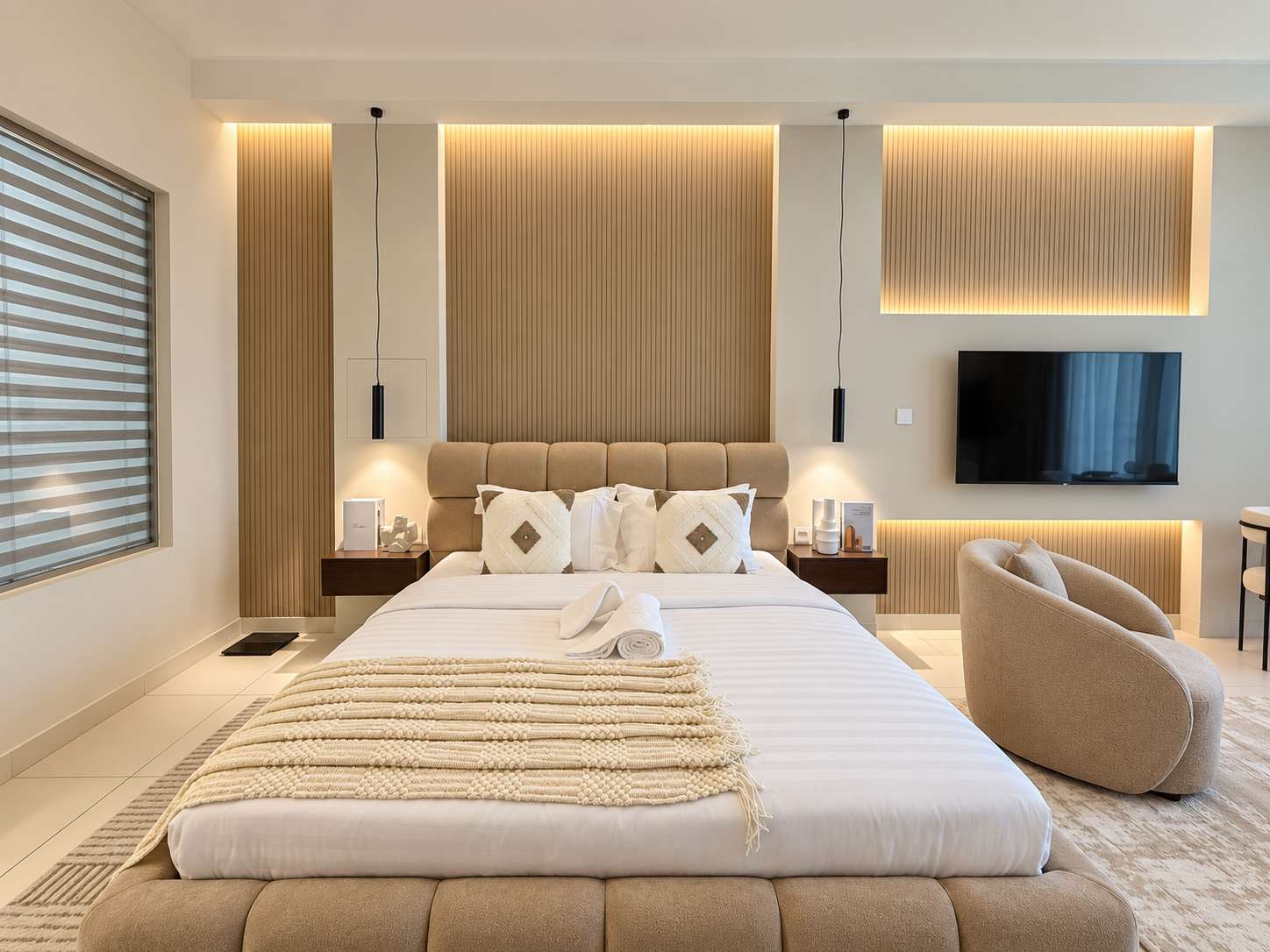 Luxury Palm Views East Apartment with Pool and Gym Access - Image 11