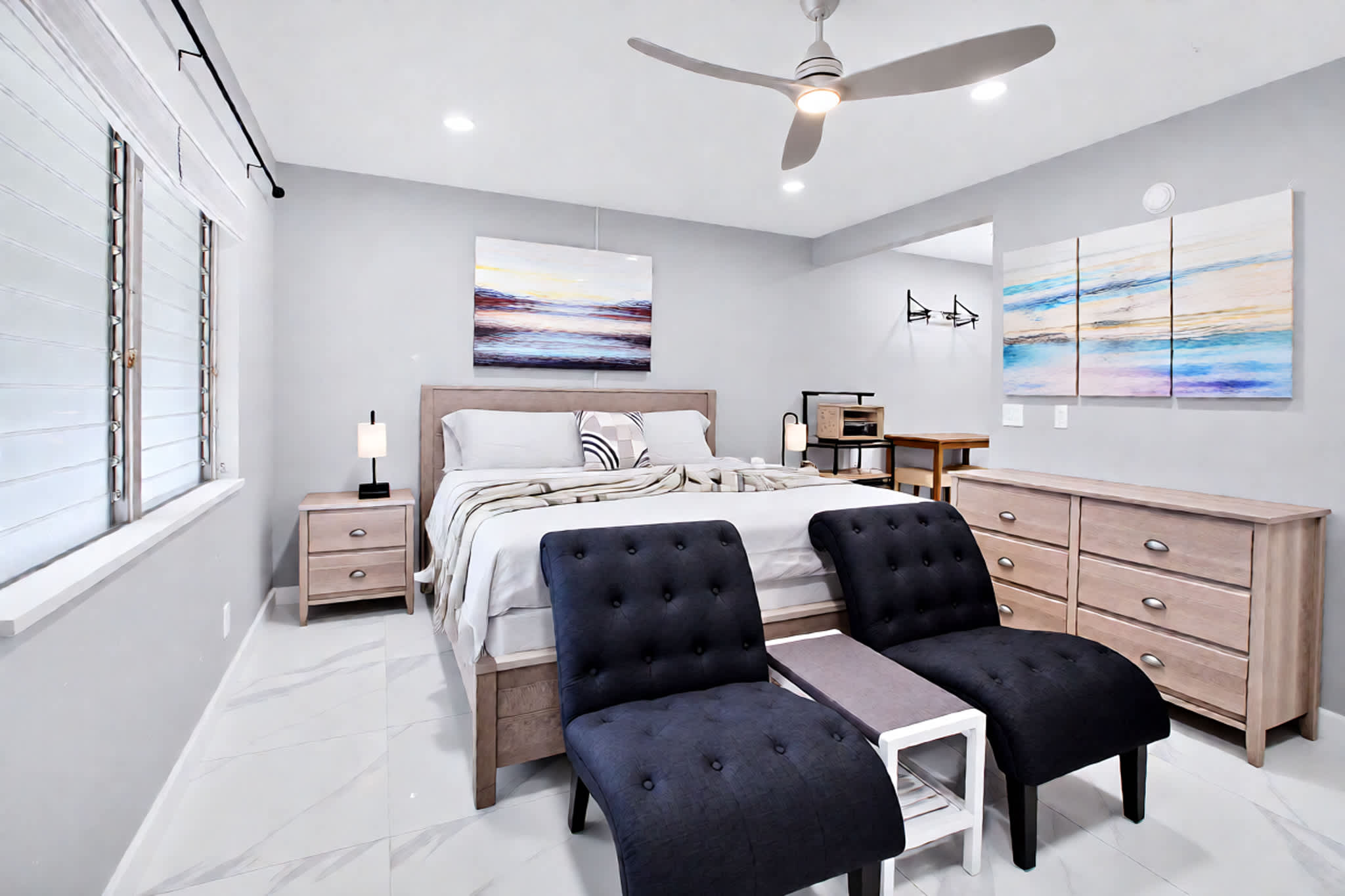 This sleek studio features a king bed, smart TV, eat-in kitchen, & full bath ​