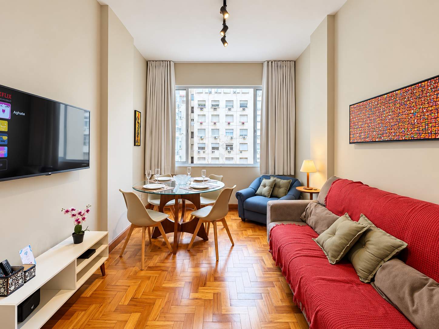 Beach Block Copacabana Apartment w/ Fast WiFi — Rio de Janeiro, Rio de Janeiro — vacation rental