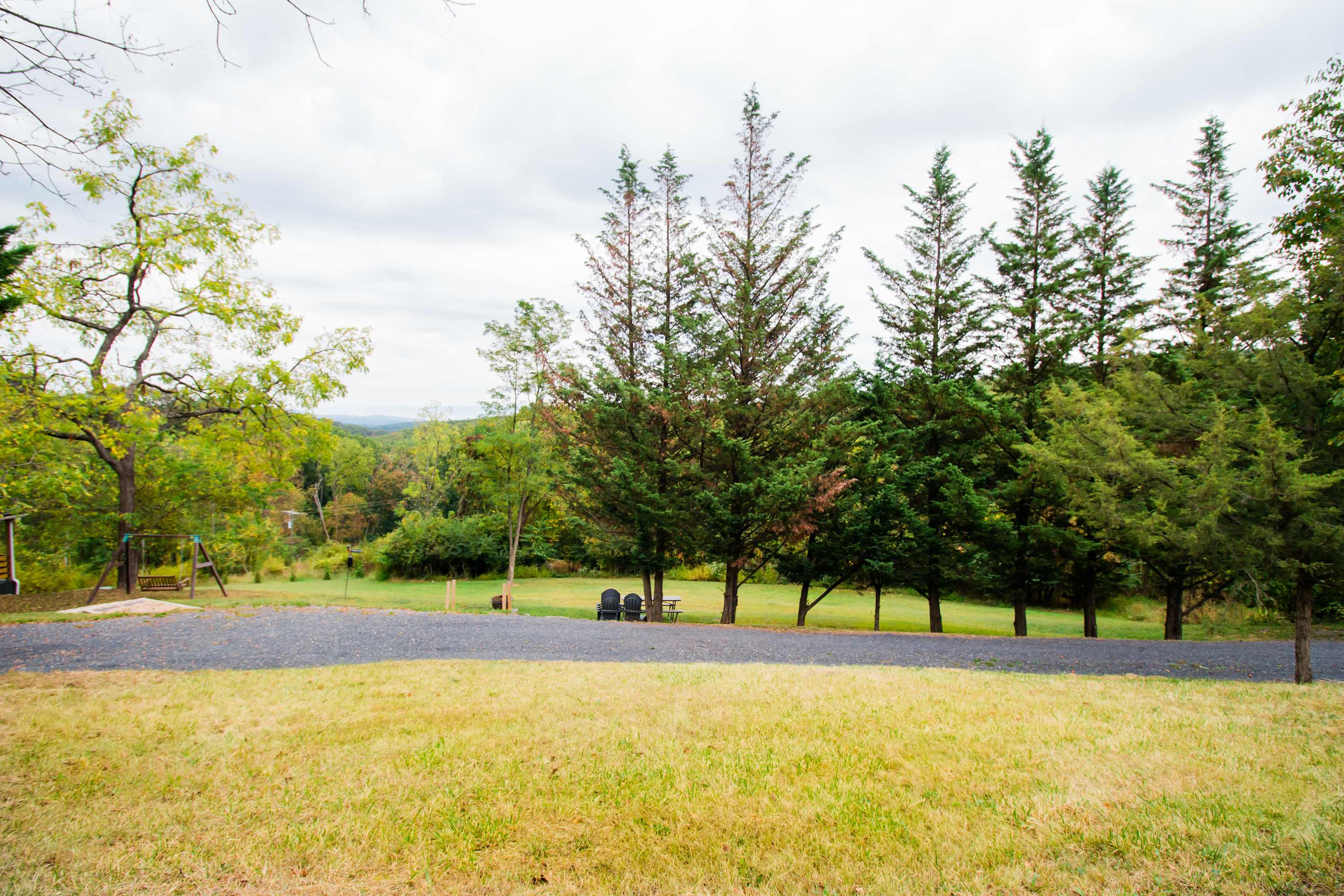 Historic w/ Mountain Views + 10 min to Bryce Resort