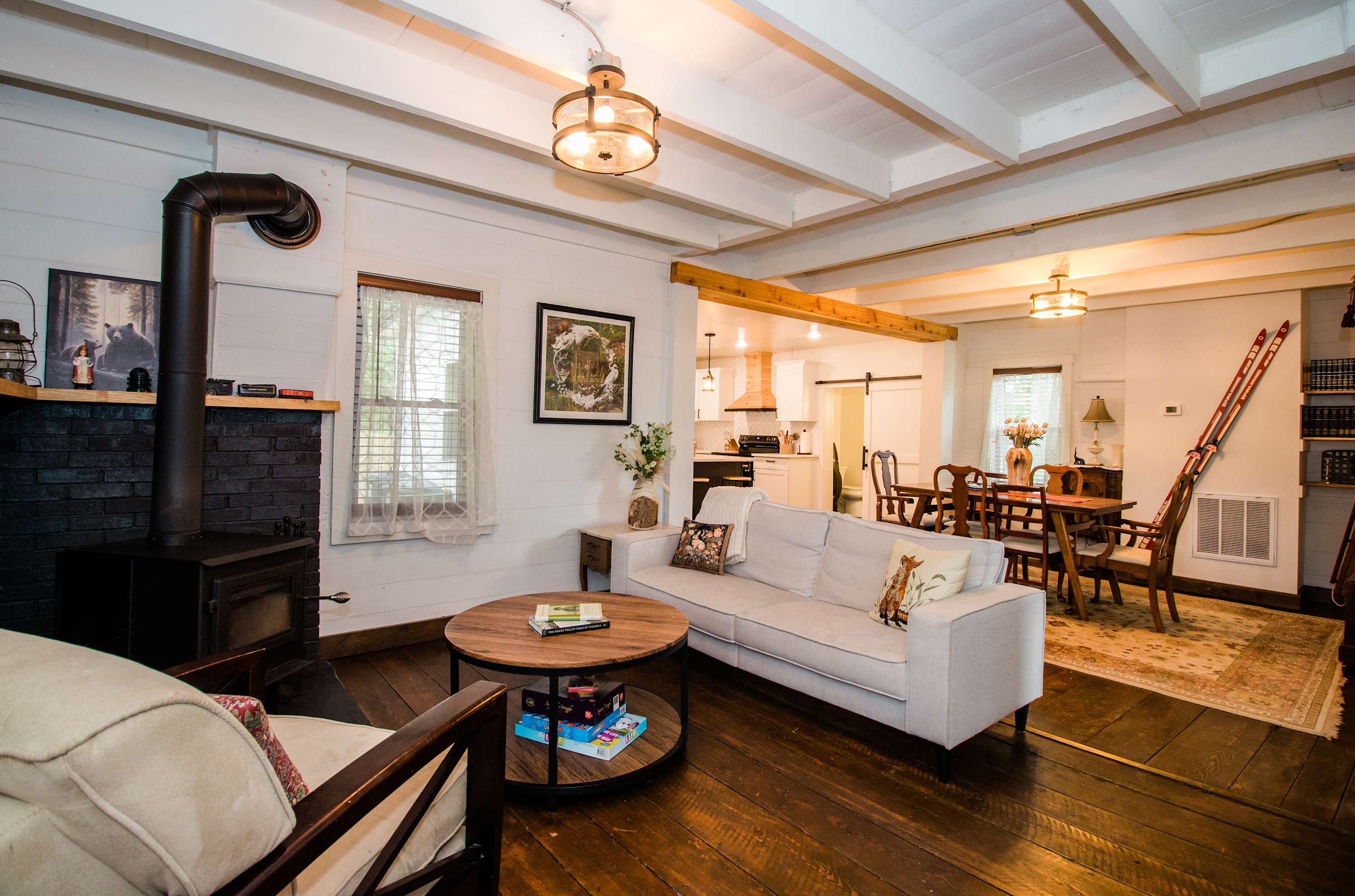 Historic w/ Mountain Views + 10 min to Bryce Resort