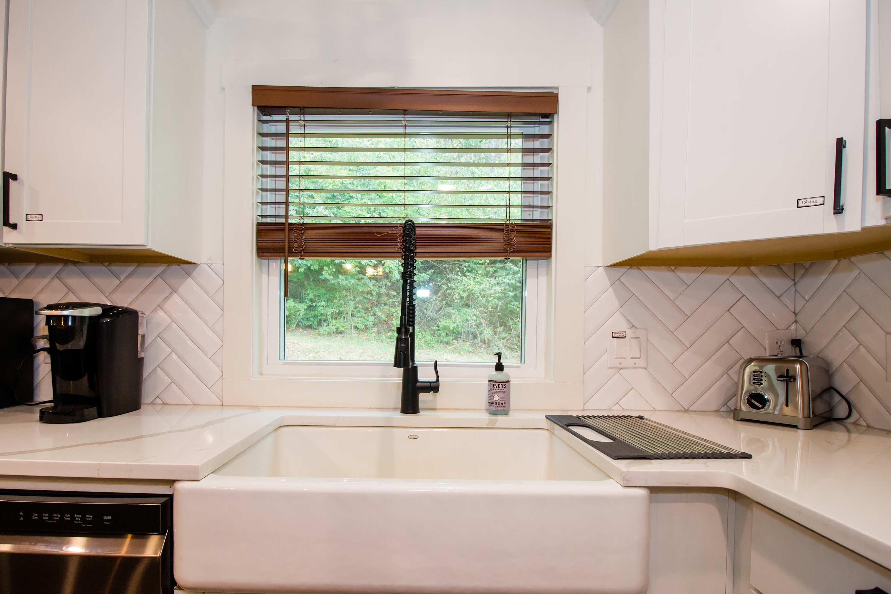 Historic w/ Mountain Views + 10 min to Bryce Resort