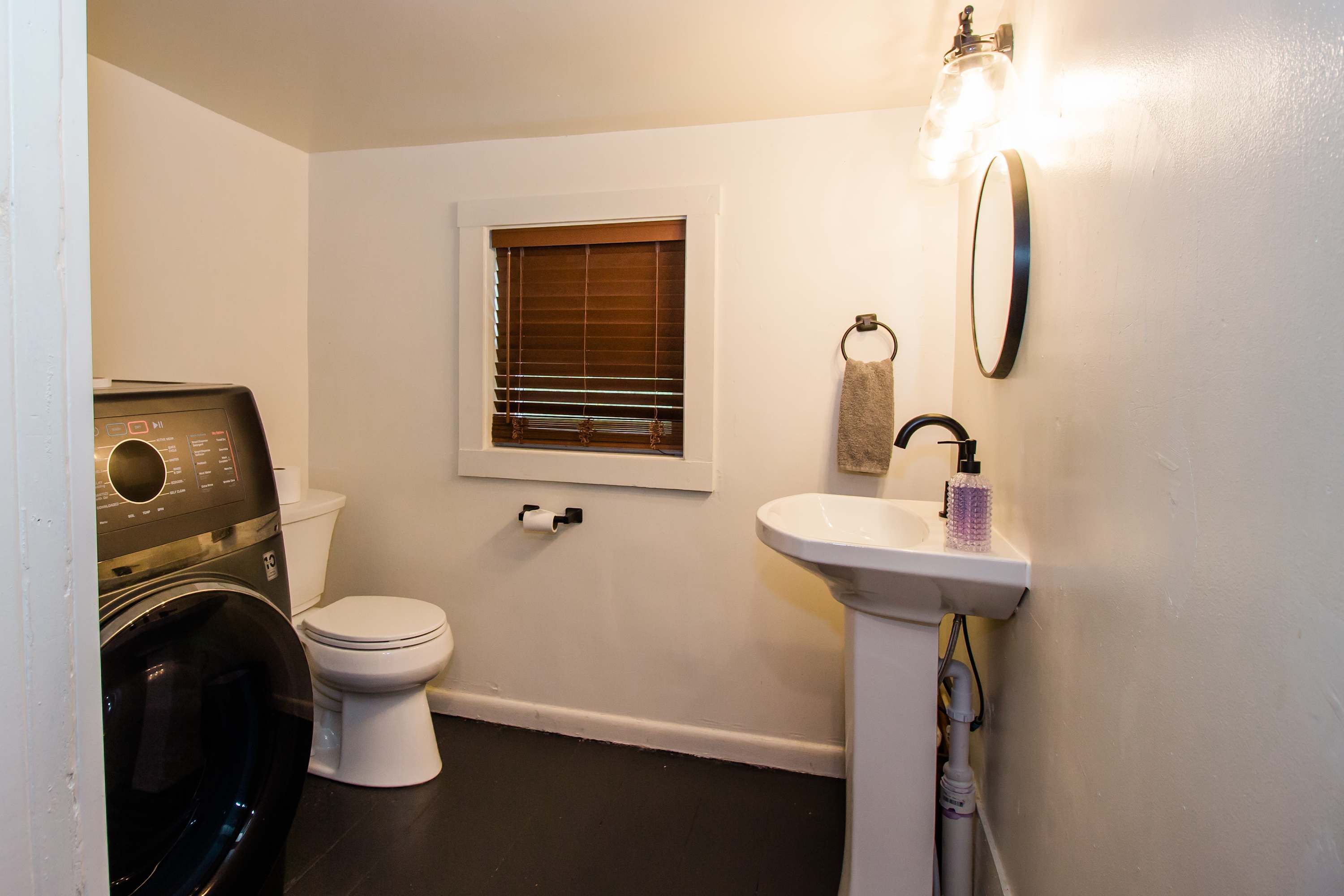 Historic w/ Mountain Views + 10 min to Bryce Resort