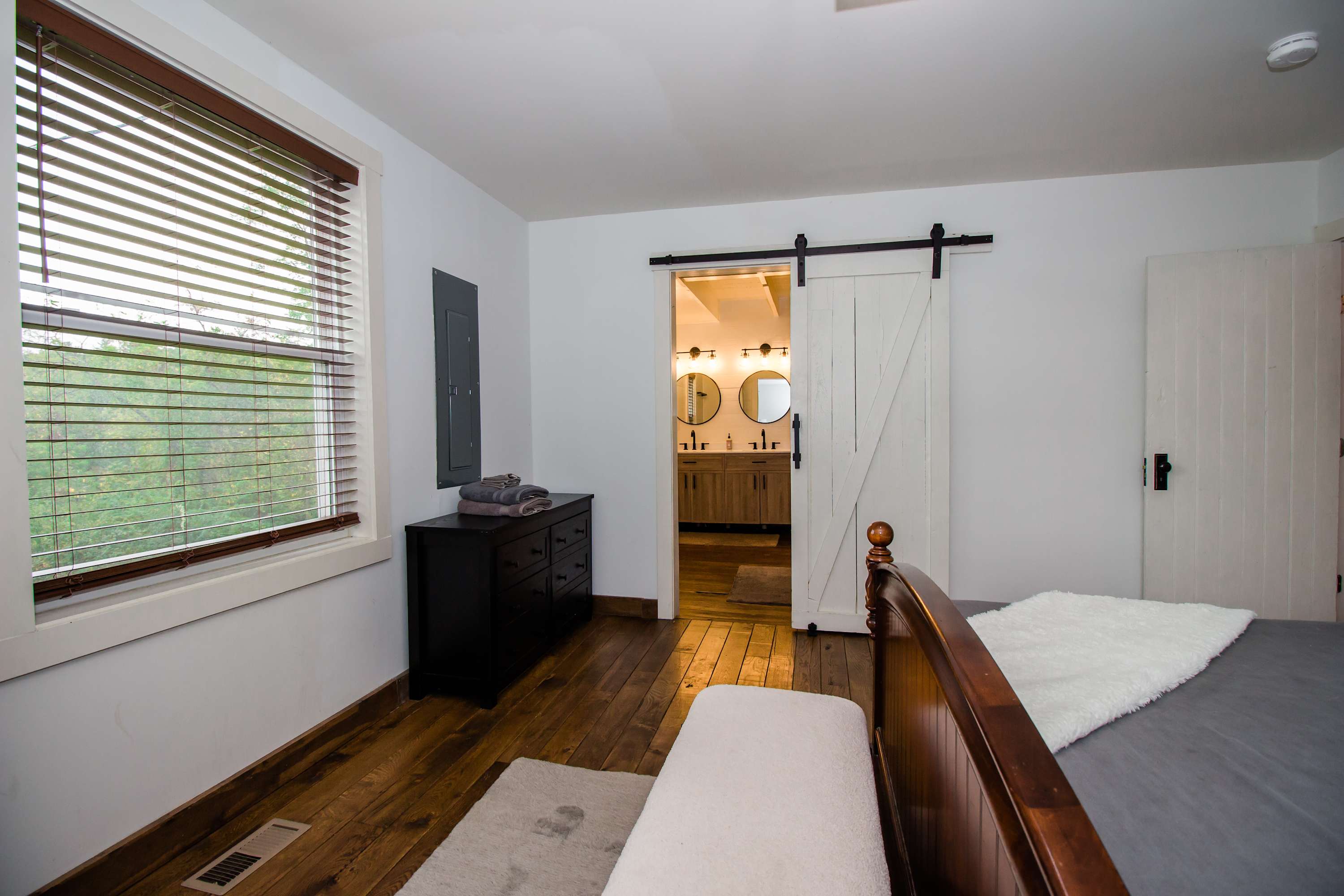 Historic w/ Mountain Views + 10 min to Bryce Resort
