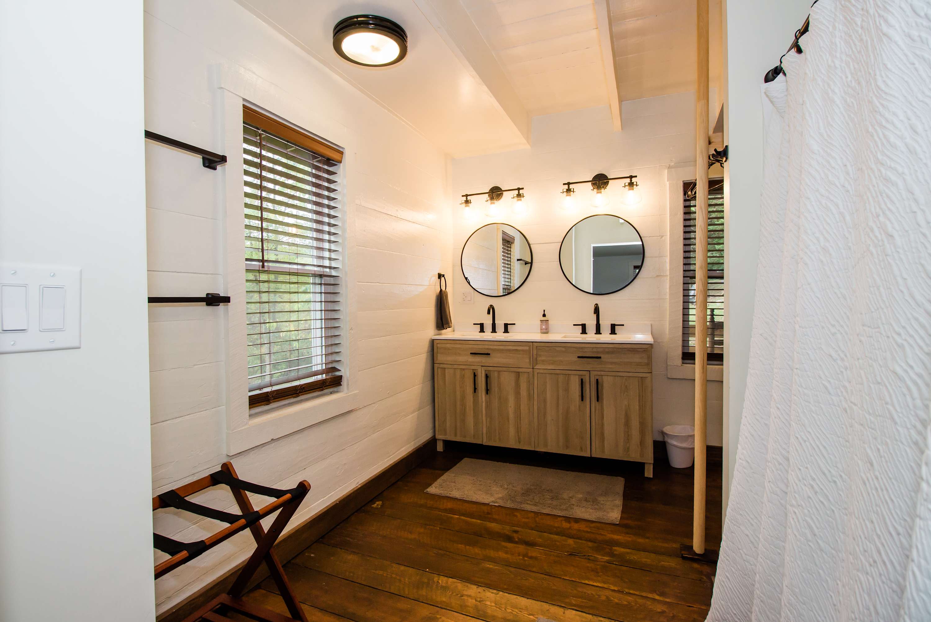 Historic w/ Mountain Views + 10 min to Bryce Resort