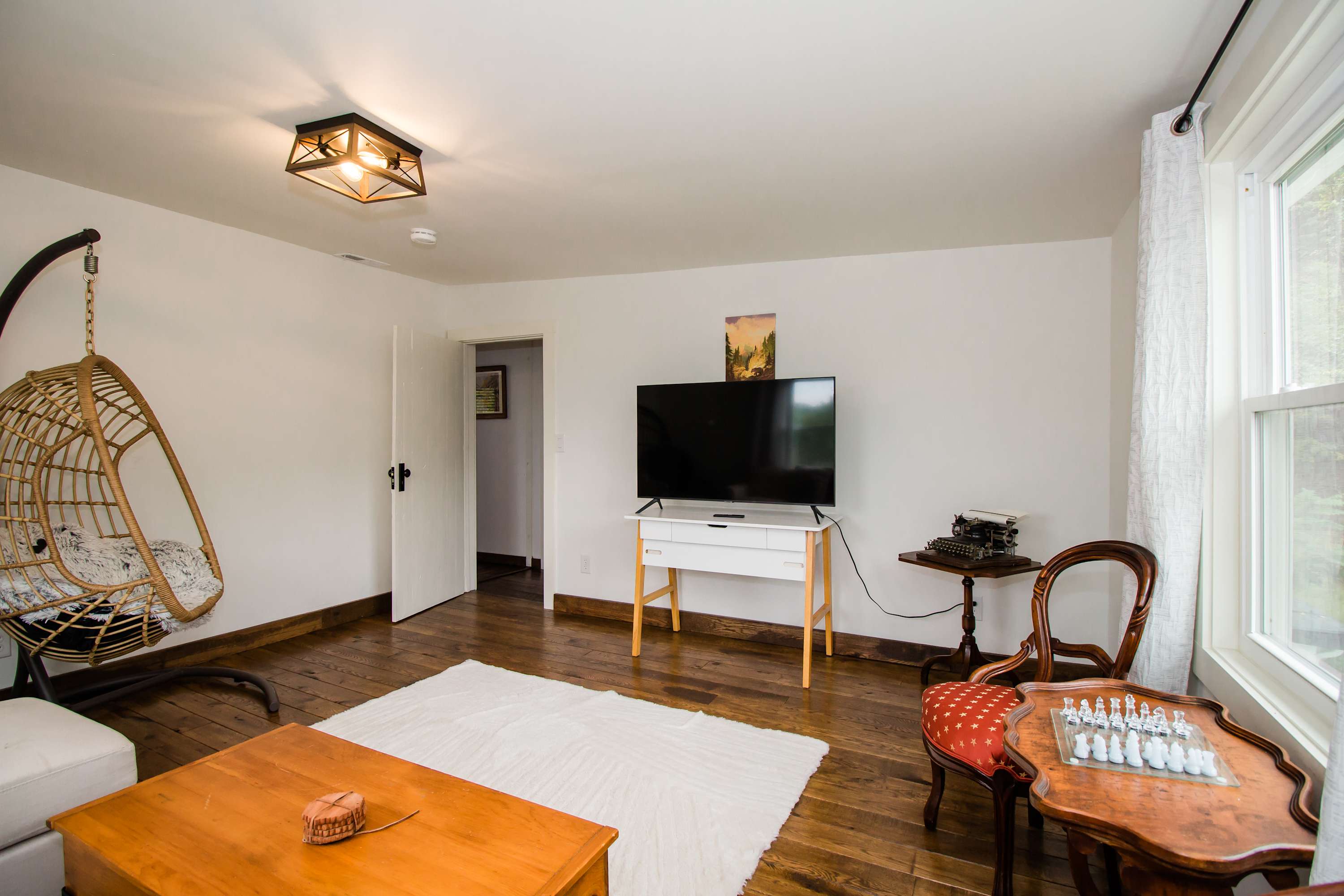 Historic w/ Mountain Views + 10 min to Bryce Resort