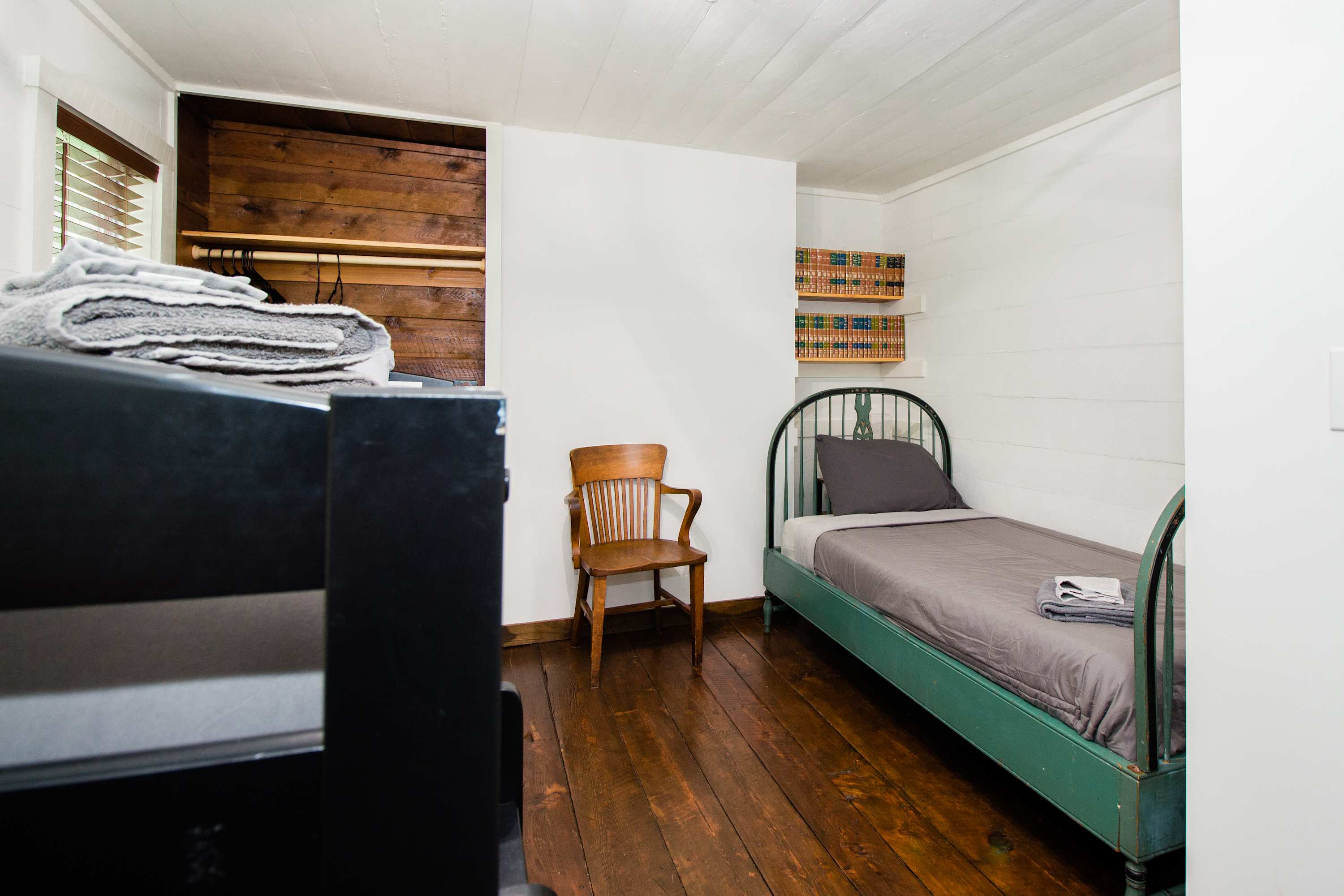 Historic w/ Mountain Views + 10 min to Bryce Resort