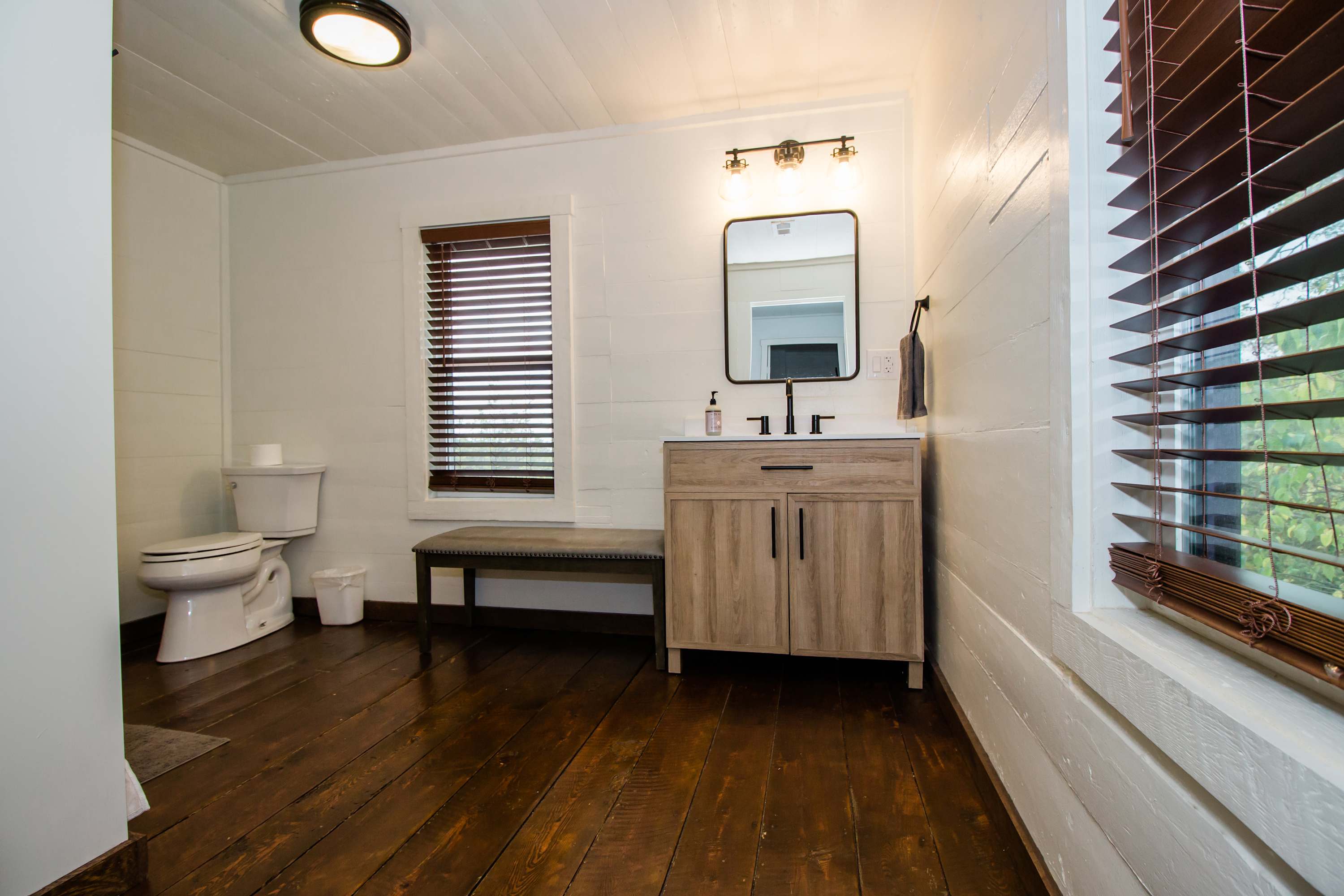 Historic w/ Mountain Views + 10 min to Bryce Resort