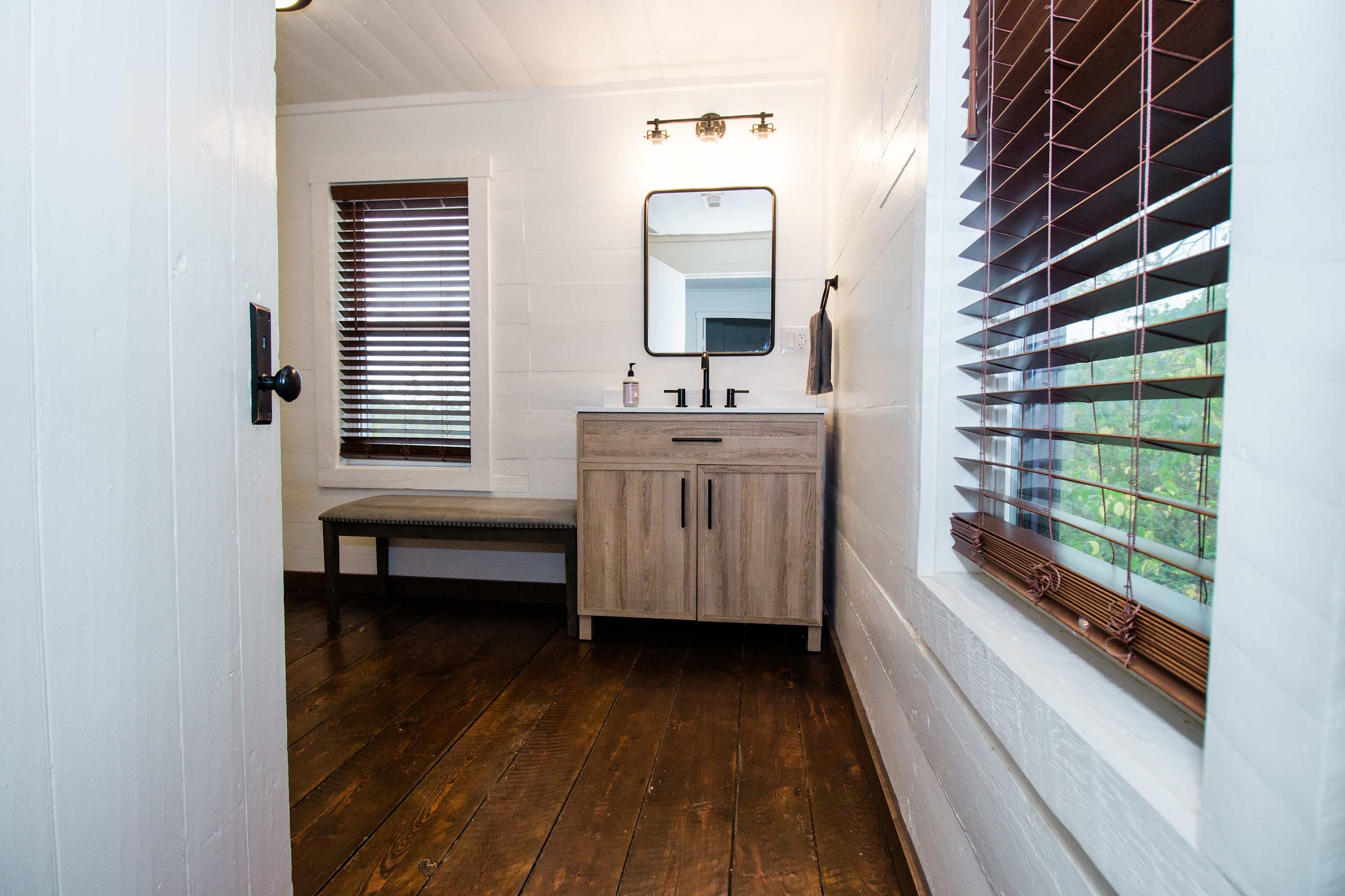 Historic w/ Mountain Views + 10 min to Bryce Resort