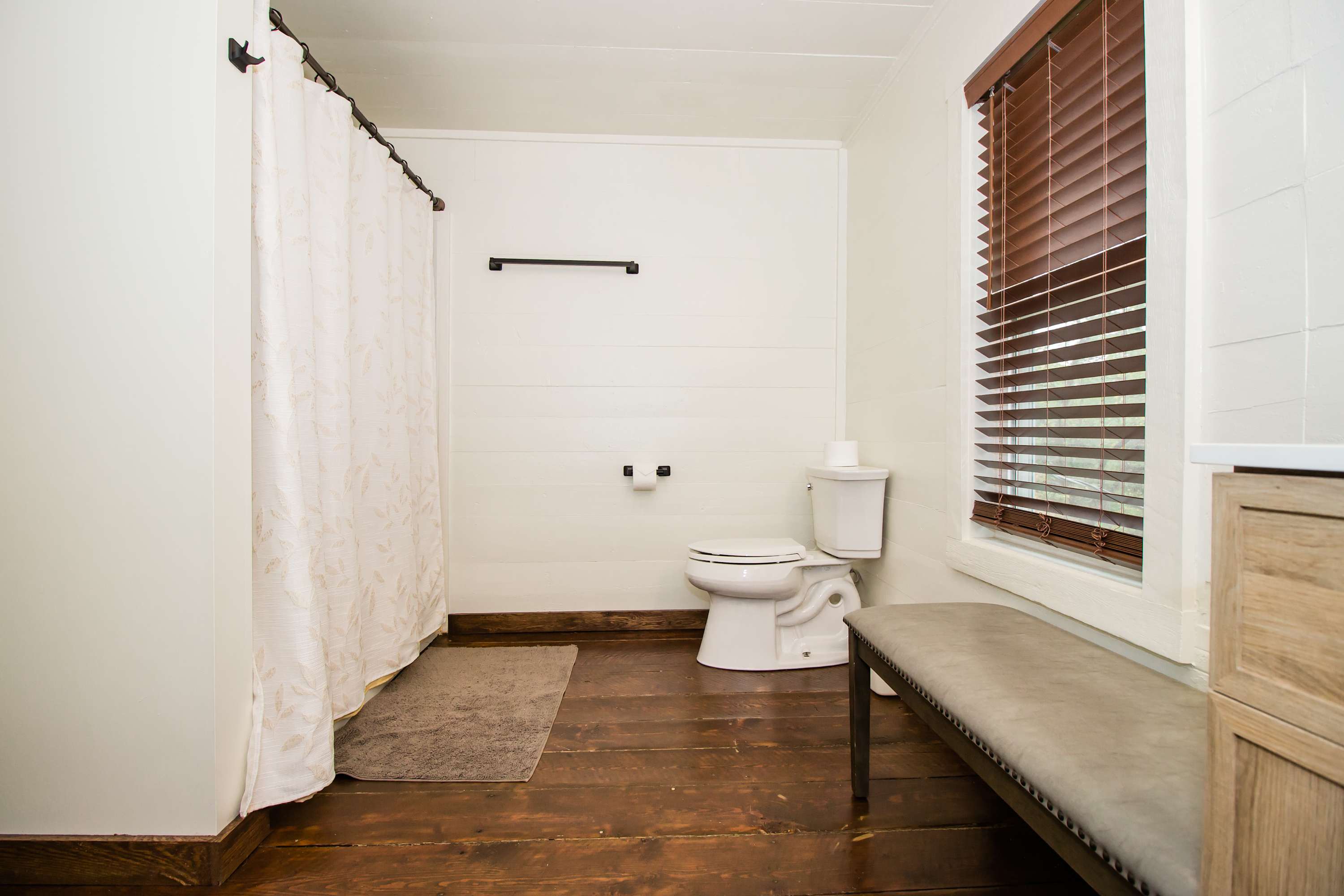 Historic w/ Mountain Views + 10 min to Bryce Resort