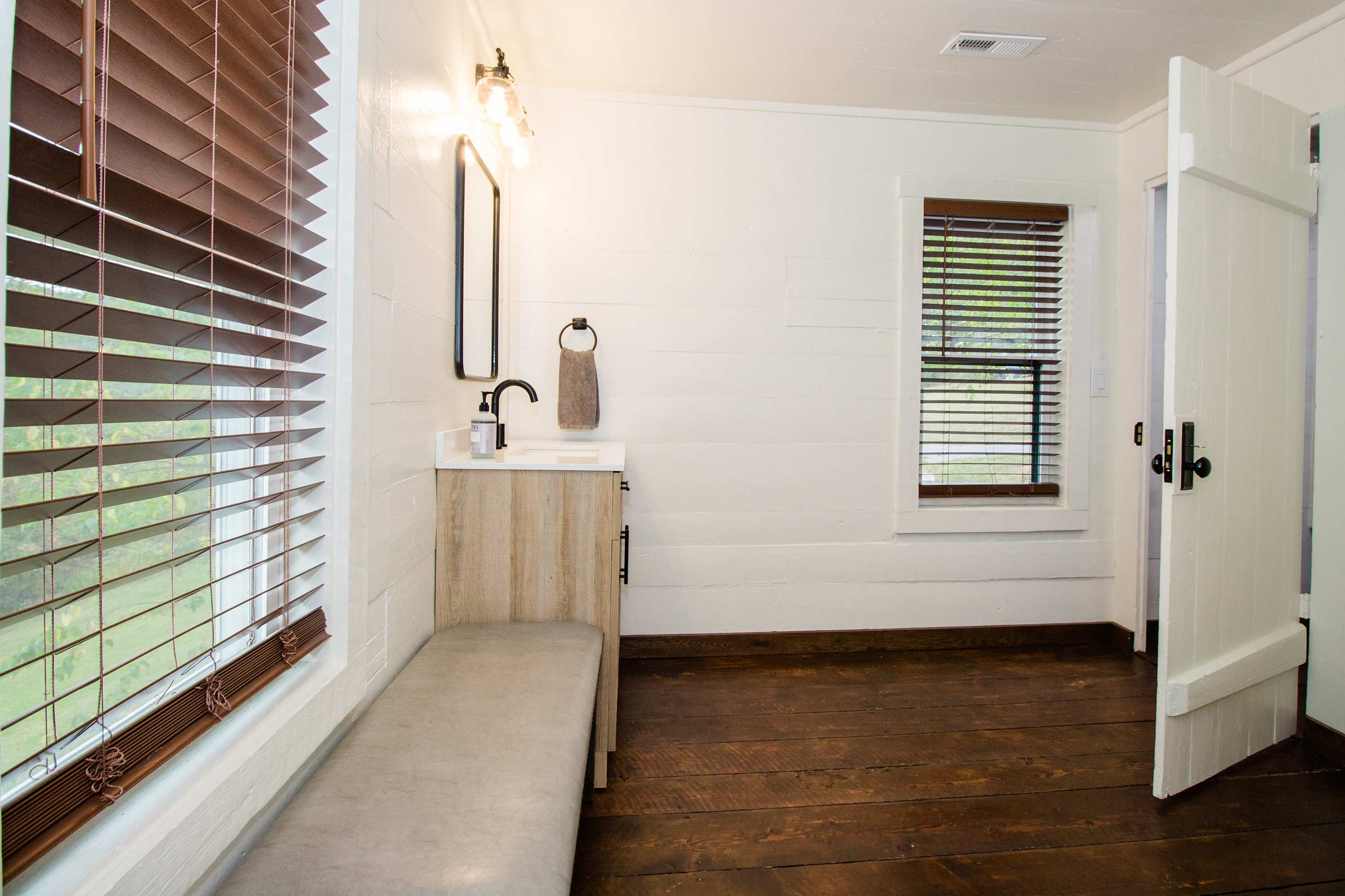 Historic w/ Mountain Views + 10 min to Bryce Resort