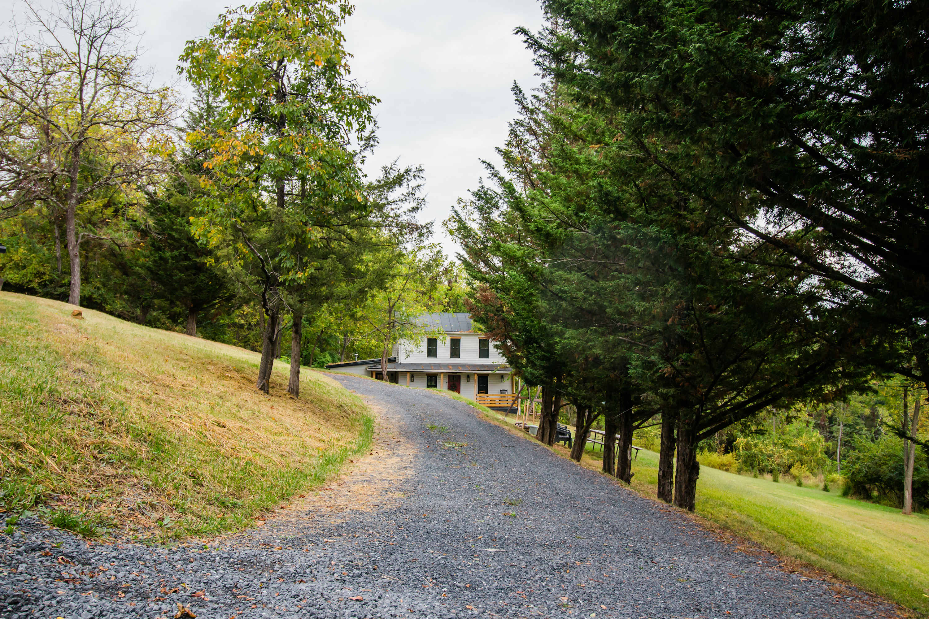 Historic w/ Mountain Views + 10 min to Bryce Resort