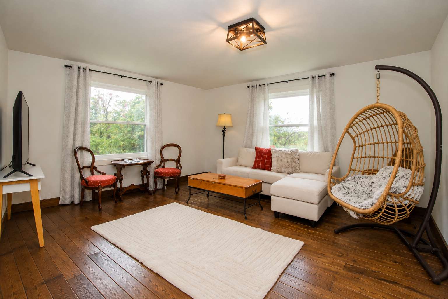Historic w/ Mountain Views + 10 min to Bryce Resort