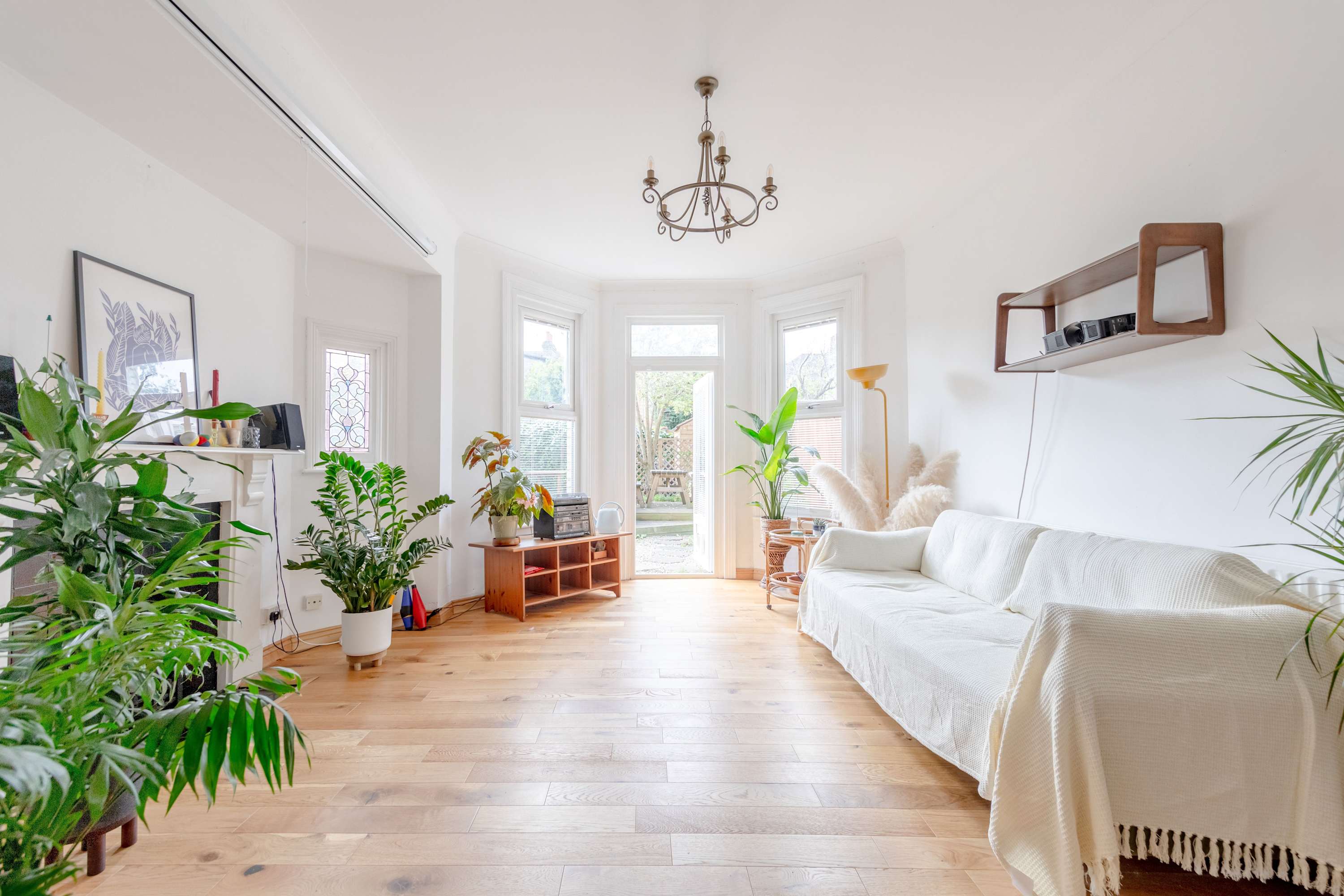 Modern Farmhouse-Style 1BD Flat - Wood Green! — London, England — vacation rental
