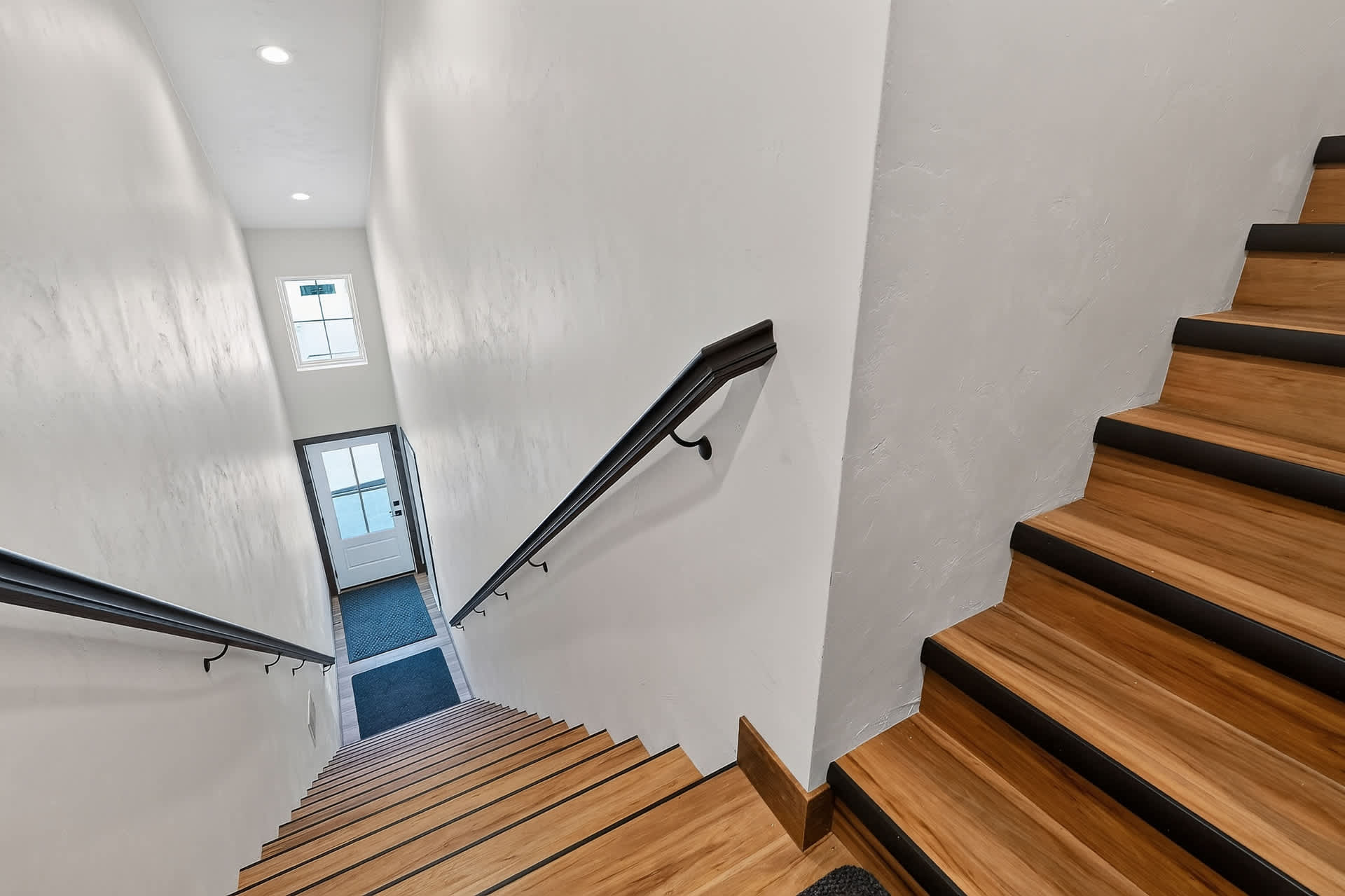 Two units in one! main unit had full kitchen, bed 1 and 2. Seperate staircase leads to Suite with bedroom 3, kitchenette, private bathroom, sitting room and TV. 